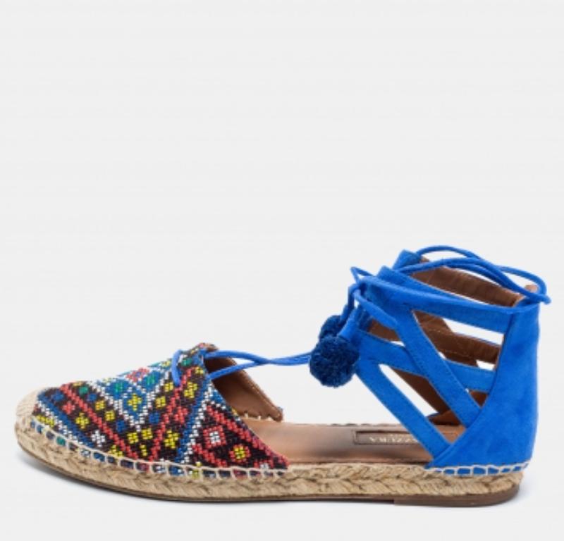 These Belgravia flat sandals from Aquazzura are super sturdy, comfy, and stunning. They are crafted from blue raffia and suede on the exterior and come with a lace-up feature and espadrilles. Add this trendy creation to your collection now!