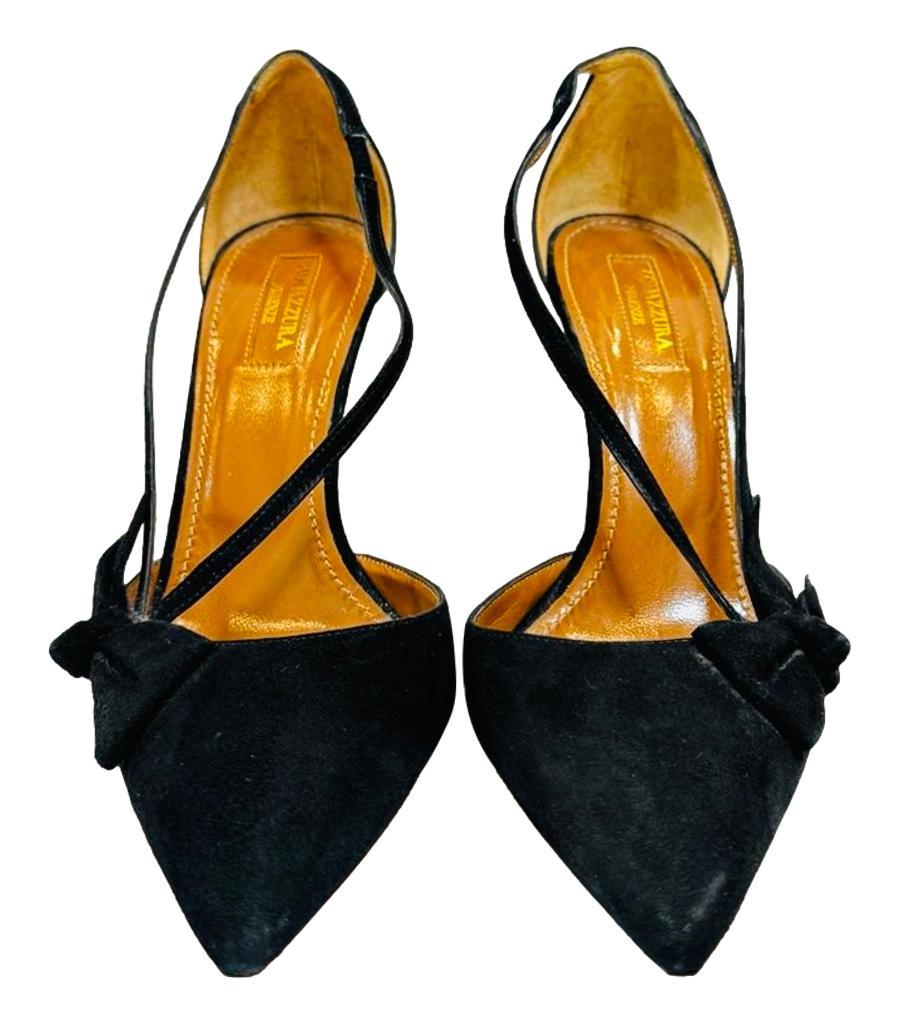 Aquazzura Bow Detailed Suede Heels

Black 'Parisienne' heels designed with a pointed toe and detailed with black bow embellishment to the side.

Featuring elasticated, asymmetric slingback straps and stiletto heel.

Size – 39

Condition – Good