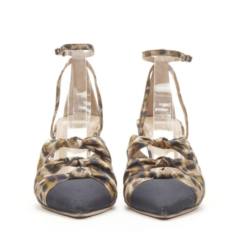 AQUAZZURA marrón leopardo trio lazo correa tobillo puntera tacón alto EU36
Referencia: JACG/A00058
Marca: Aquazzura
Material: Tejido
Color: Marrón
Patrón: Leopardo
Cierre: Correa de tobillo
Forro:  Piel
Fabricado en: Italia

CONDICIÓN:
Estado: Muy