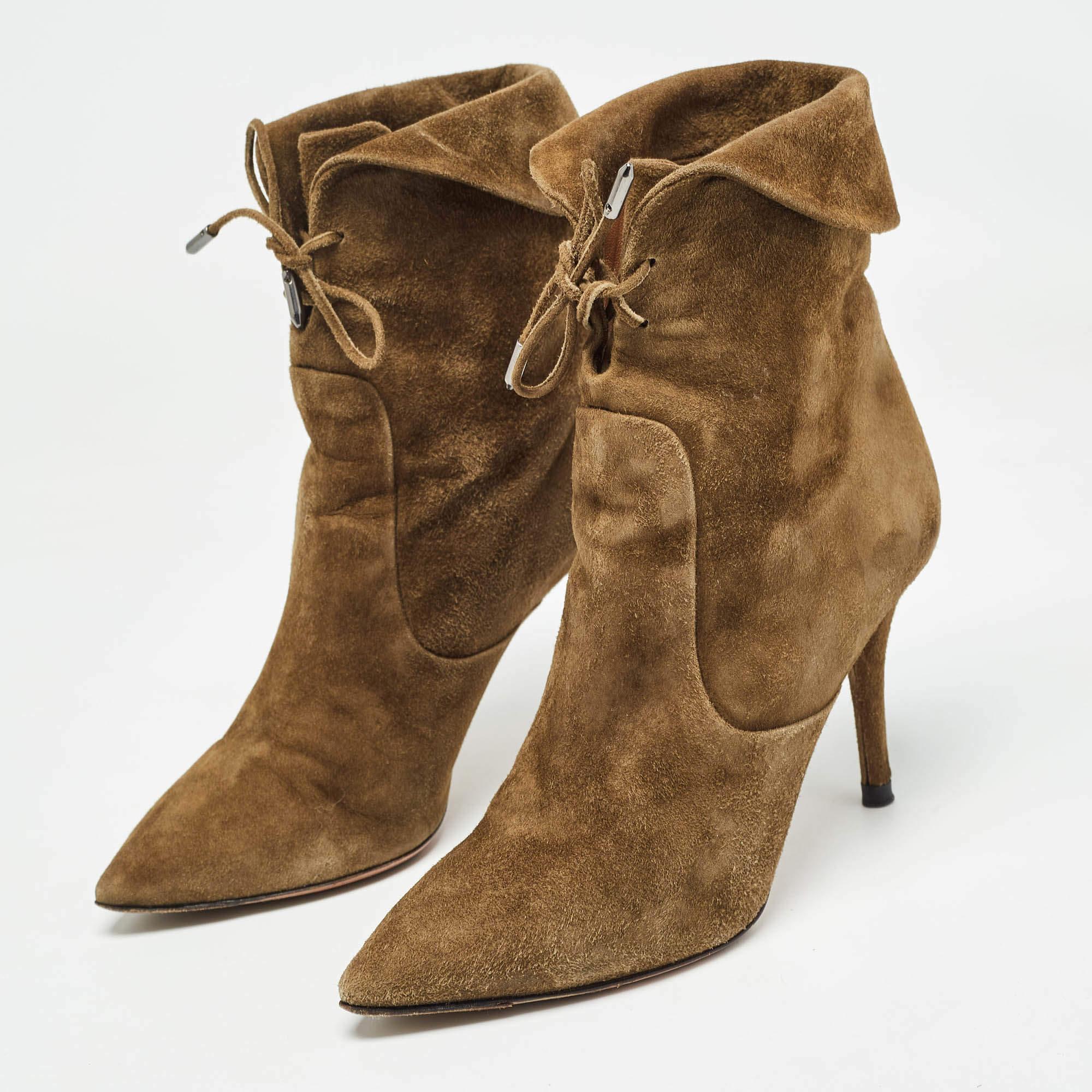 Boots are an essential part of your wardrobe and these boots crafted from top quality materials are a fine choice. Offering the best of comfort and style this sturdy soled pair would be great with skinny jeans for a casual day out
