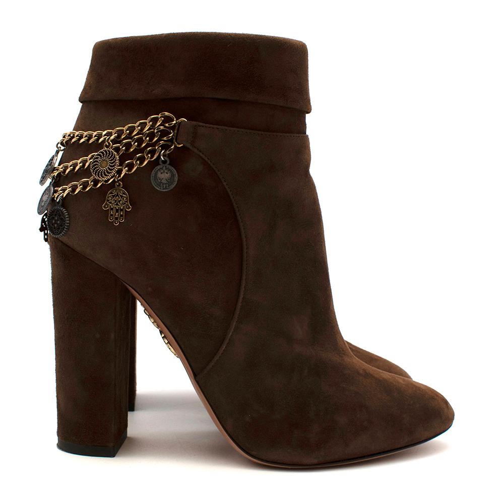 Aquazzura Brown Suede High Heel Ankle Boots with Chain

-Made in velvet like textured suede, one of the most comfortable materials to pair with high heels 
-Luxurious soft leather lining for extra confort
-Chunky heel for stability 
-Gorgeous golden