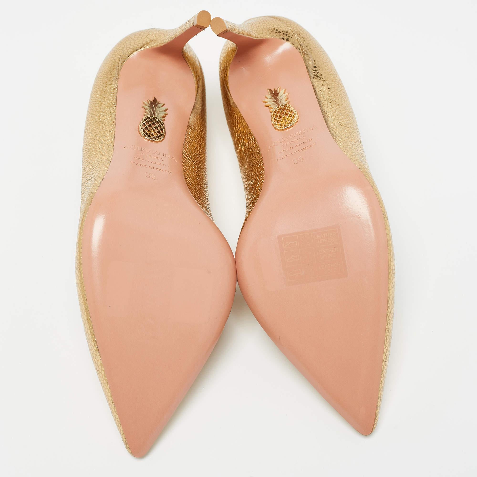 Aquazzura - Pumps a punta in pelle con texture oro - misura 35 in vendita 1