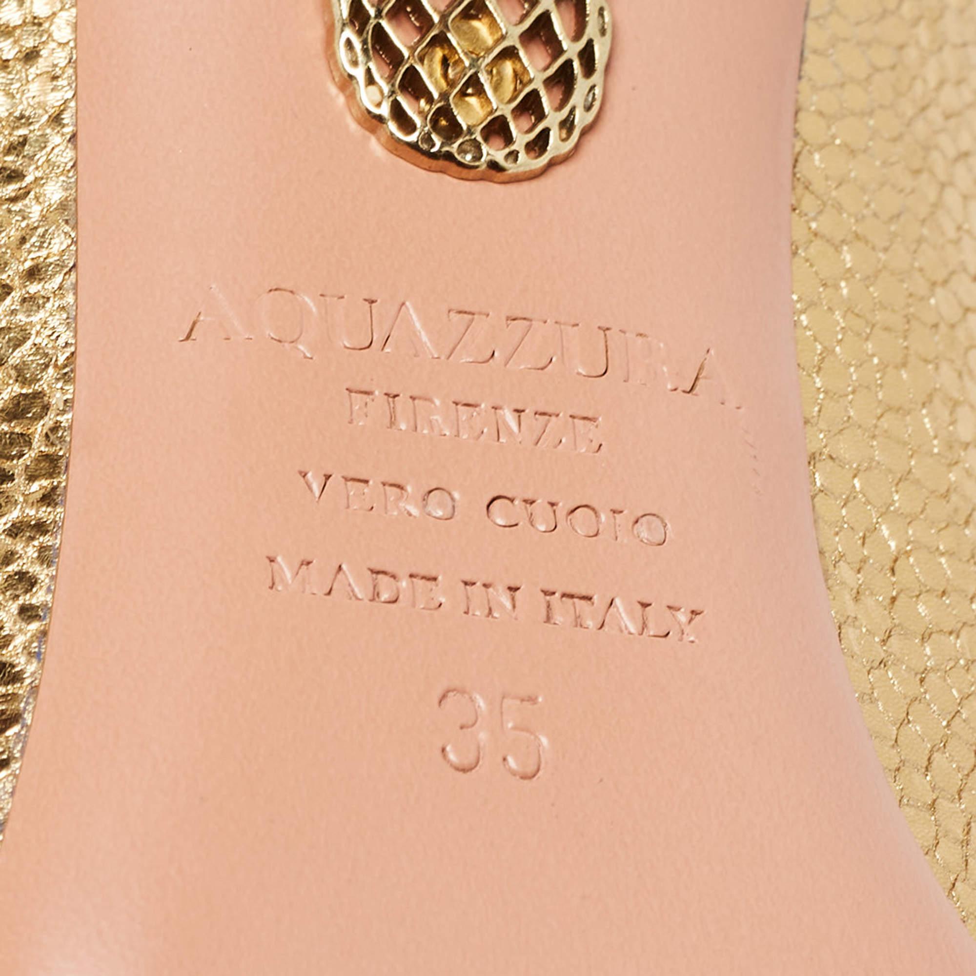 Aquazzura - Pumps a punta in pelle con texture oro - misura 35 in vendita 3