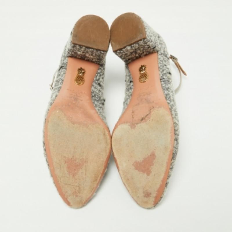 Affichez un style élégant avec cette paire d'escarpins. Ces chaussures Aquazzura pour femme sont élaborées à partir de matériaux de qualité. Ils sont posés sur des semelles durables et des talons élégants.