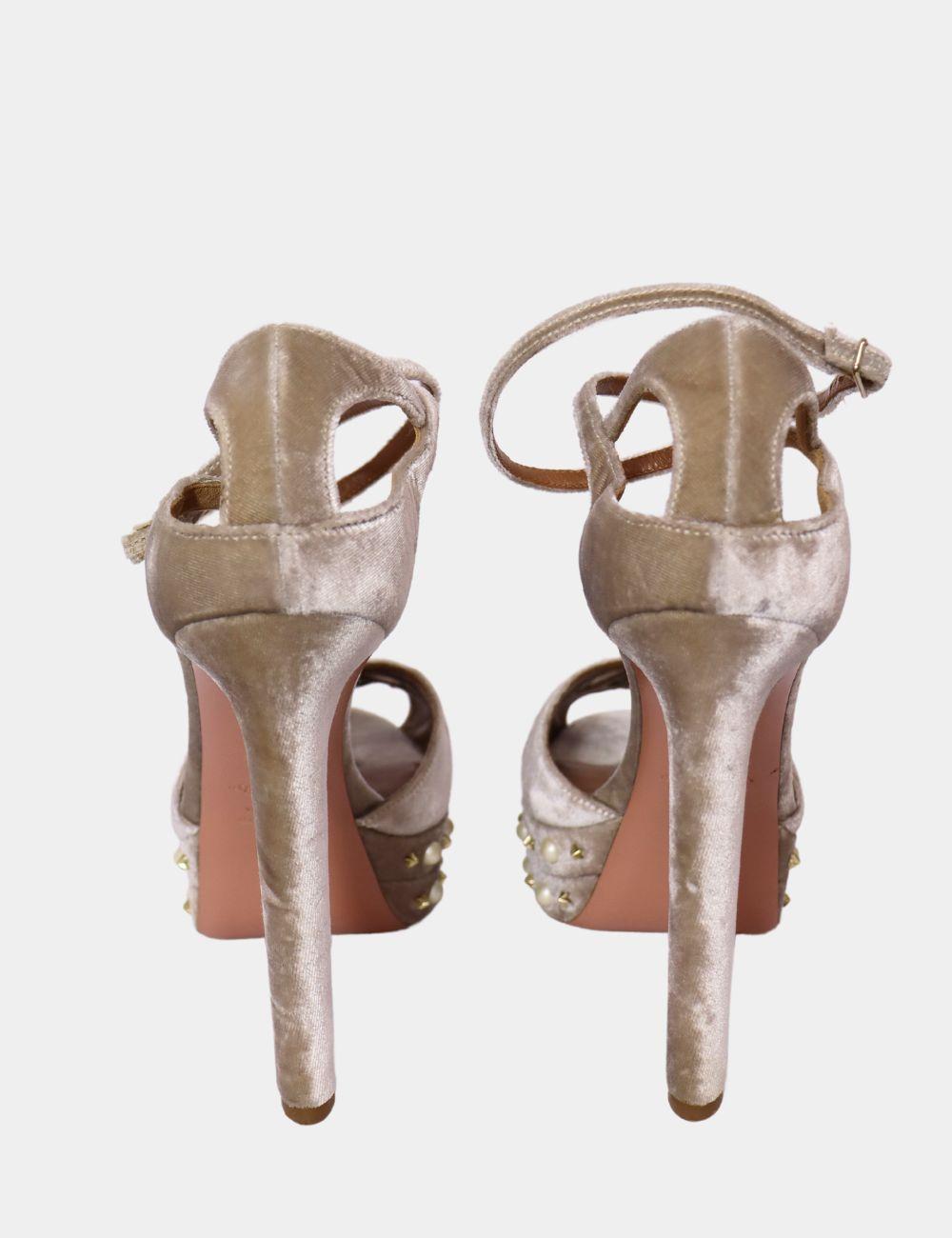 Aquazzura Harlow Pearl Velvet Sandals EU 39.5 In Excellent Condition For Sale In Amman, JO