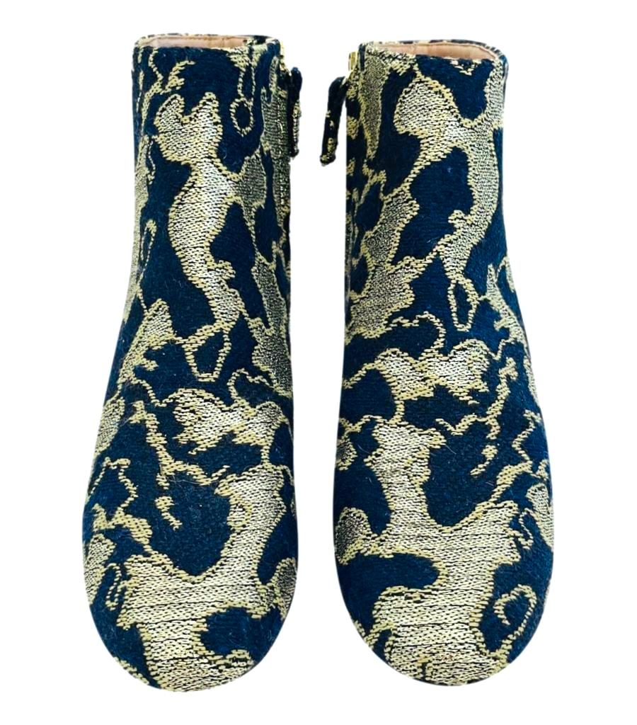 Brand New - Aquazzura Jacquard Ankle Boots
Navy 'Brooklyn' booties crafted in jacquard and embellished with Baroque-styled pattern in gold and beige.
Featuring block heel, round toe and zip to the side.
Size – 36.5
Condition – Brand New, Without