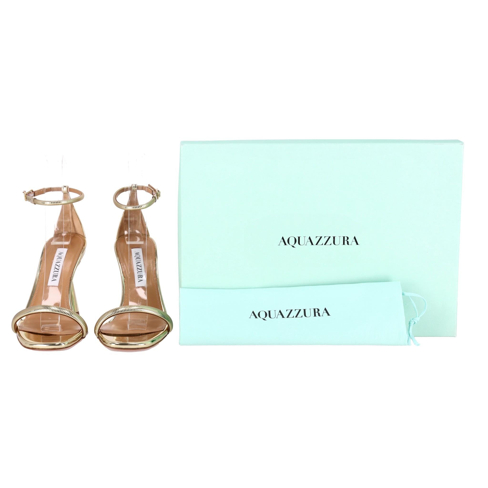 Adoriamo - Sandali caldi in pelle metallizzata di Aquazzura

Sandali dorati realizzati in pelle effetto specchio con finitura metallizzata ad alta brillantezza.

Caratterizzato da un cinturino singolo sul davanti e da un cinturino con fibbia alla