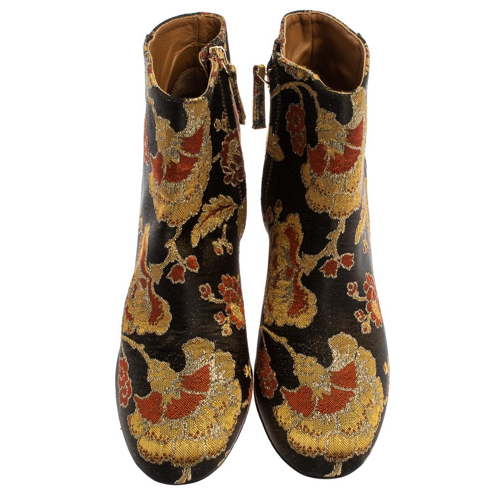 Crafted in Italy, this pair of Aquazzura ankle booties is beautifully designed with floral brocade fabric. They have round toes and zip fastenings. The 8.5 cm block heels make them perfect for dresses and trousers. Sturdy soles and leather-lined