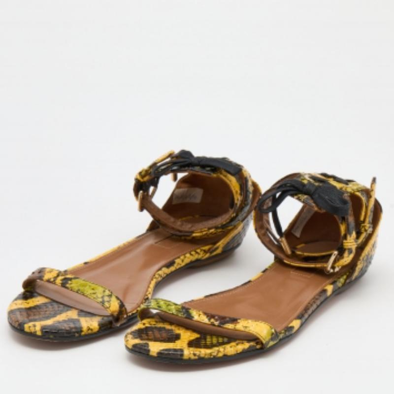Champion an elegant look with these sandals. Created from premium materials, they are equipped with a buckle closure and the durable soles of this pair add functionality to the design.