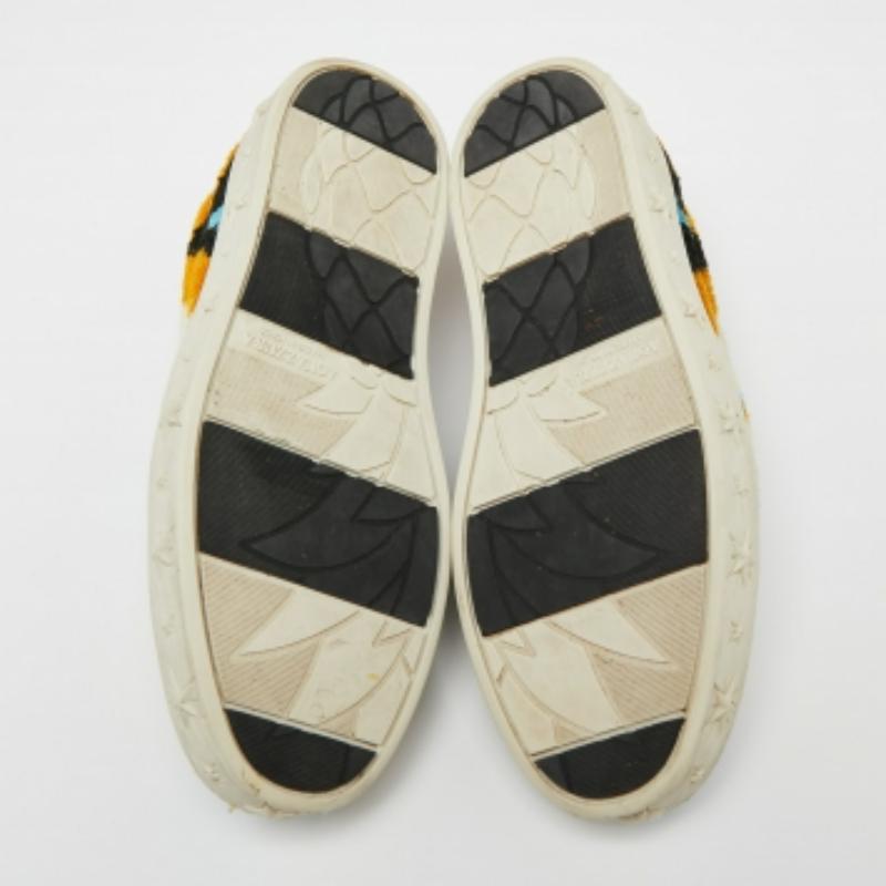 Colorées, ces baskets Aquazzura sont à la fois tendance et classe. Créées en velours, elles présentent des motifs frappants sur la semelle intercalaire, un système d'enfilage et des semelles en caoutchouc.