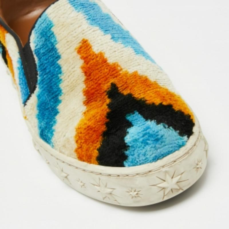 Aquazzura Baskets à glissière en velours multicolore, taille 35,5 Bon état - En vente à Dubai, Al Qouz 2