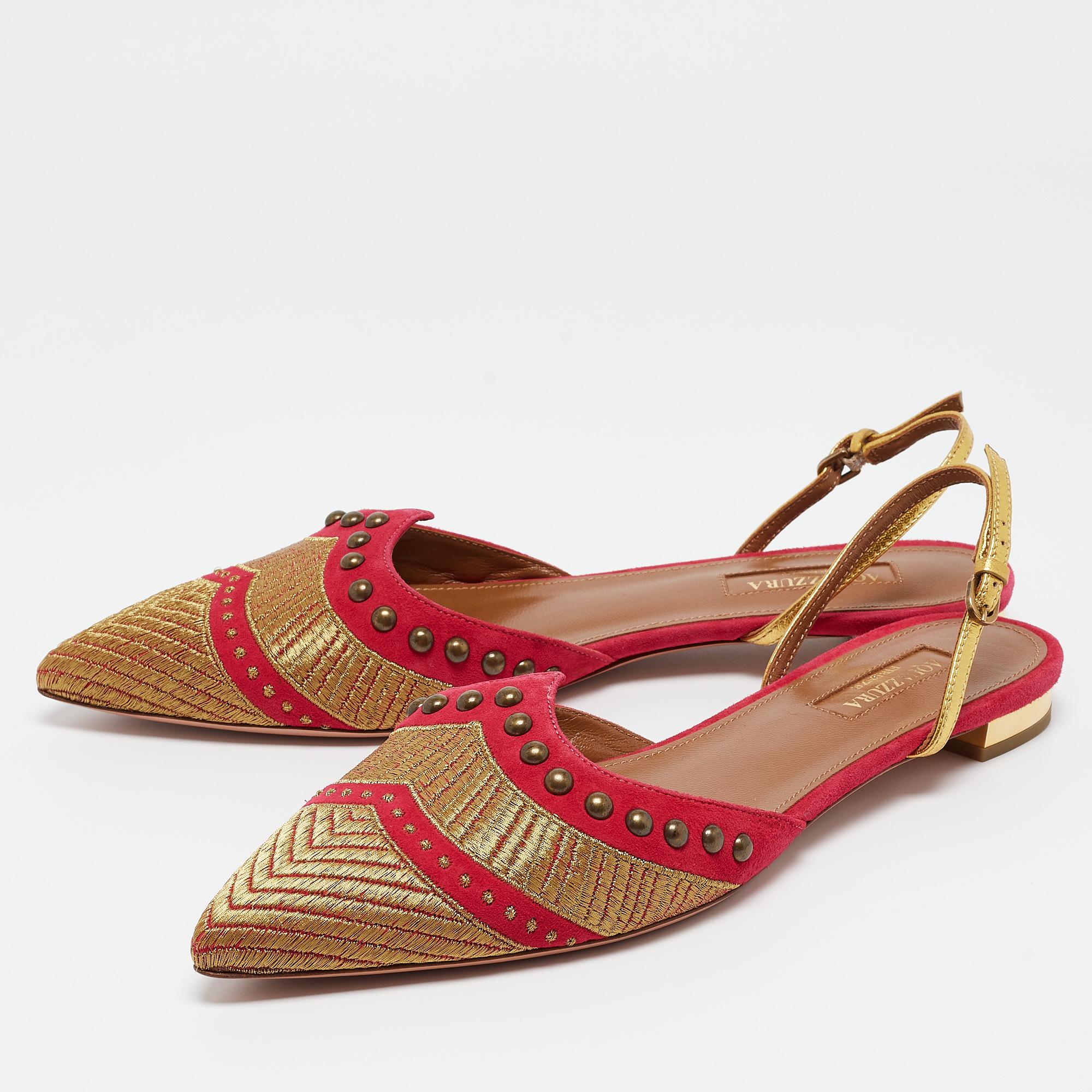 A perfect blend of luxury, style, and comfort, these designer flats are made using quality materials and frame your feet in the most refined way. They can be paired with a host of outfits from your wardrobe.