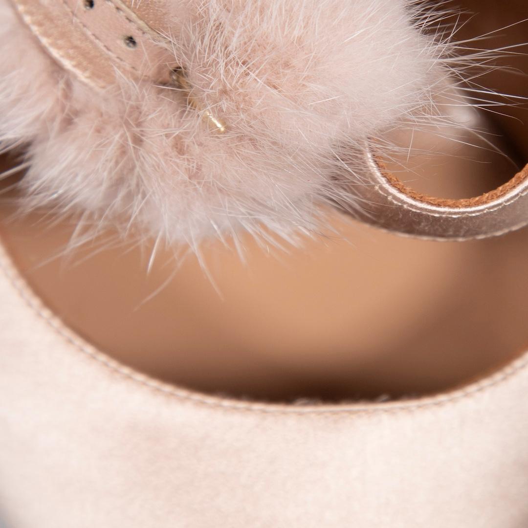 Aquazzura, talons en satin rose avec détails en fourrure, taille IT 38 Pour femmes en vente