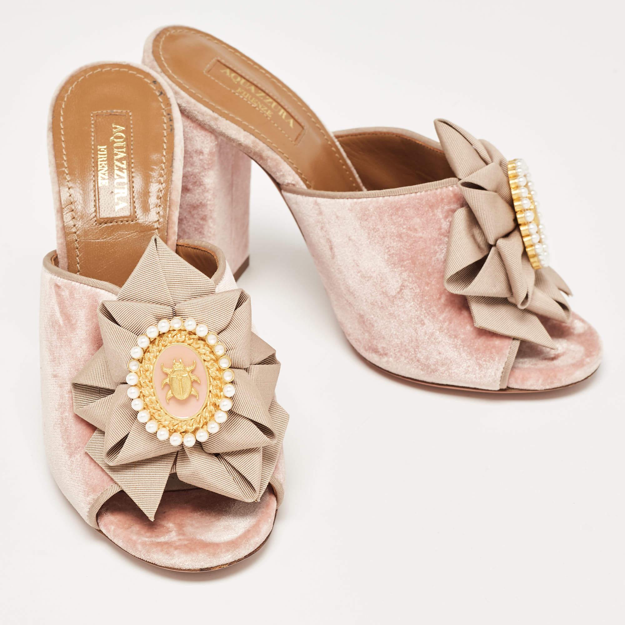 Aquazzura Pink Velvet and Fabric Embellished Slide Sandals Size 36 In Fair Condition For Sale In Dubai, Al Qouz 2