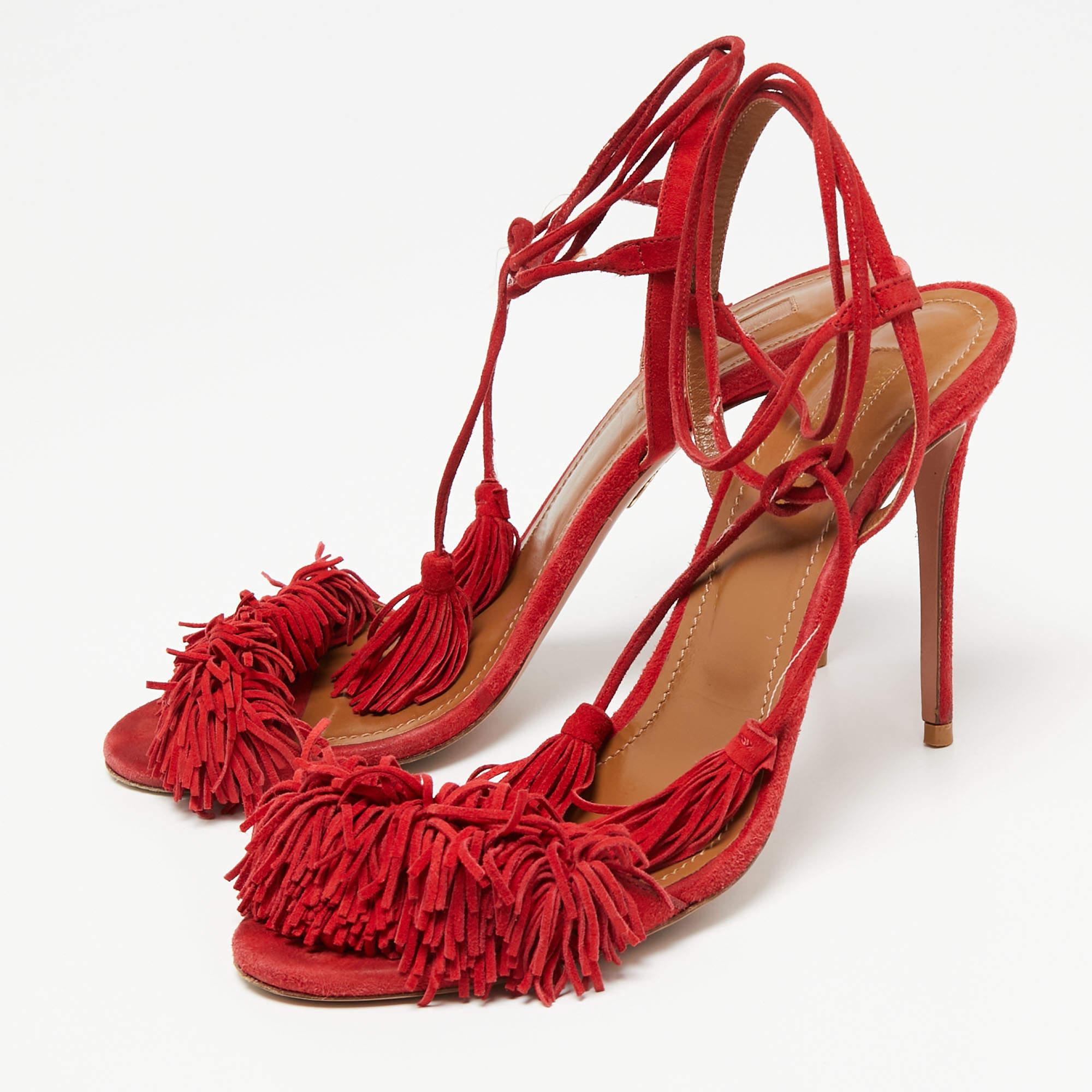 Póngase estas sandalias de diseño para arreglar cualquier conjunto. Son versátiles, elegantes y fáciles de peinar. Fabricadas con materiales de calidad, estas sandalias están bien construidas y son duraderas.