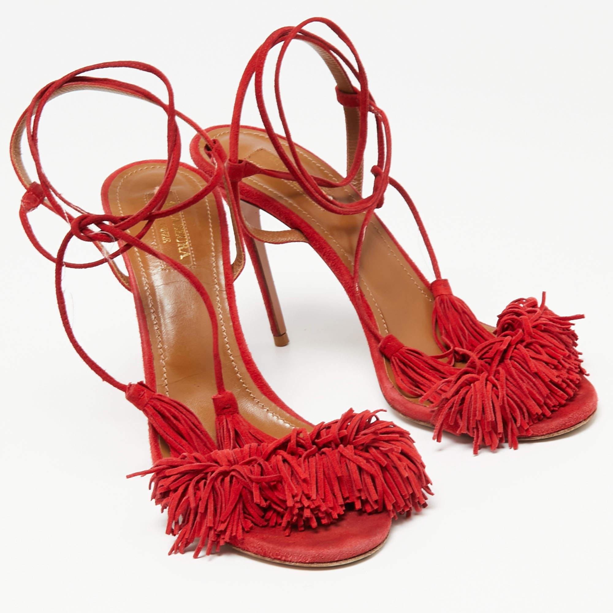 Aquazzura Sandalias anudadas al tobillo de ante rojo con flecos Wild Thing talla 38 en Bueno Estado en Dubai, Al Qouz 2