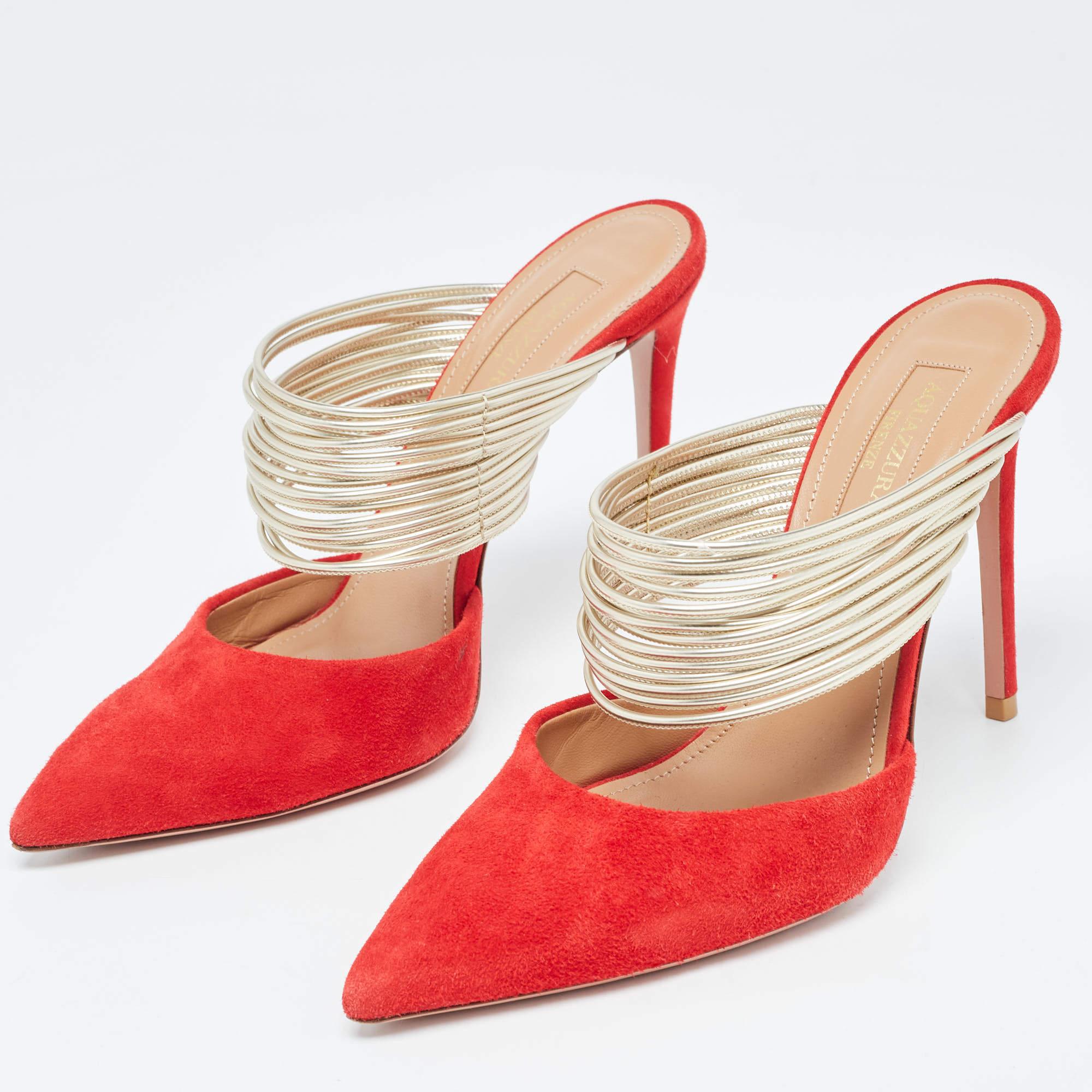 These mules from Aquazzura are attractive from every angle. Their unique exterior is sewn using red suede and gold leather with pointed toes adding shape and definition to their structure. They are placed on 11 cm heels.


