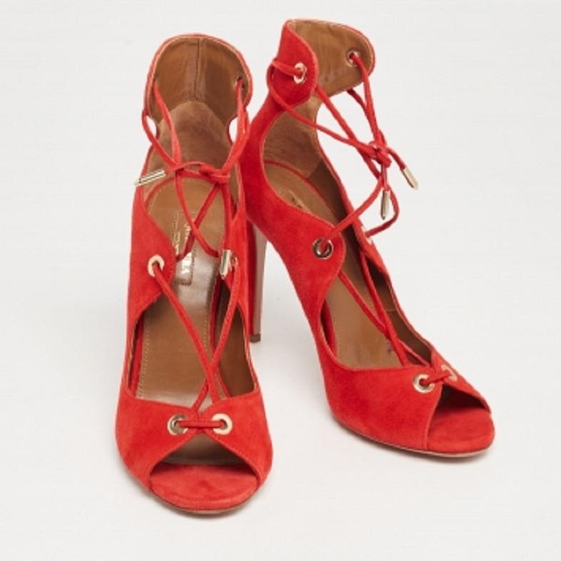Aquazzura Sandalias con cordones Tango Curvy de ante rojo talla 37 en Excelente estado para la venta en Dubai, Al Qouz 2