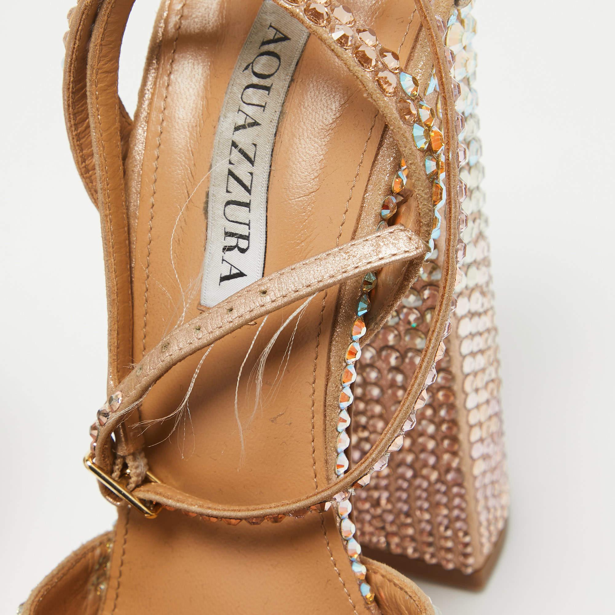 Aquazzura Sinner-Sandalen aus Leder in Roségold mit Kristallverzierung Größe 39 im Zustand „Gut“ im Angebot in Dubai, Al Qouz 2