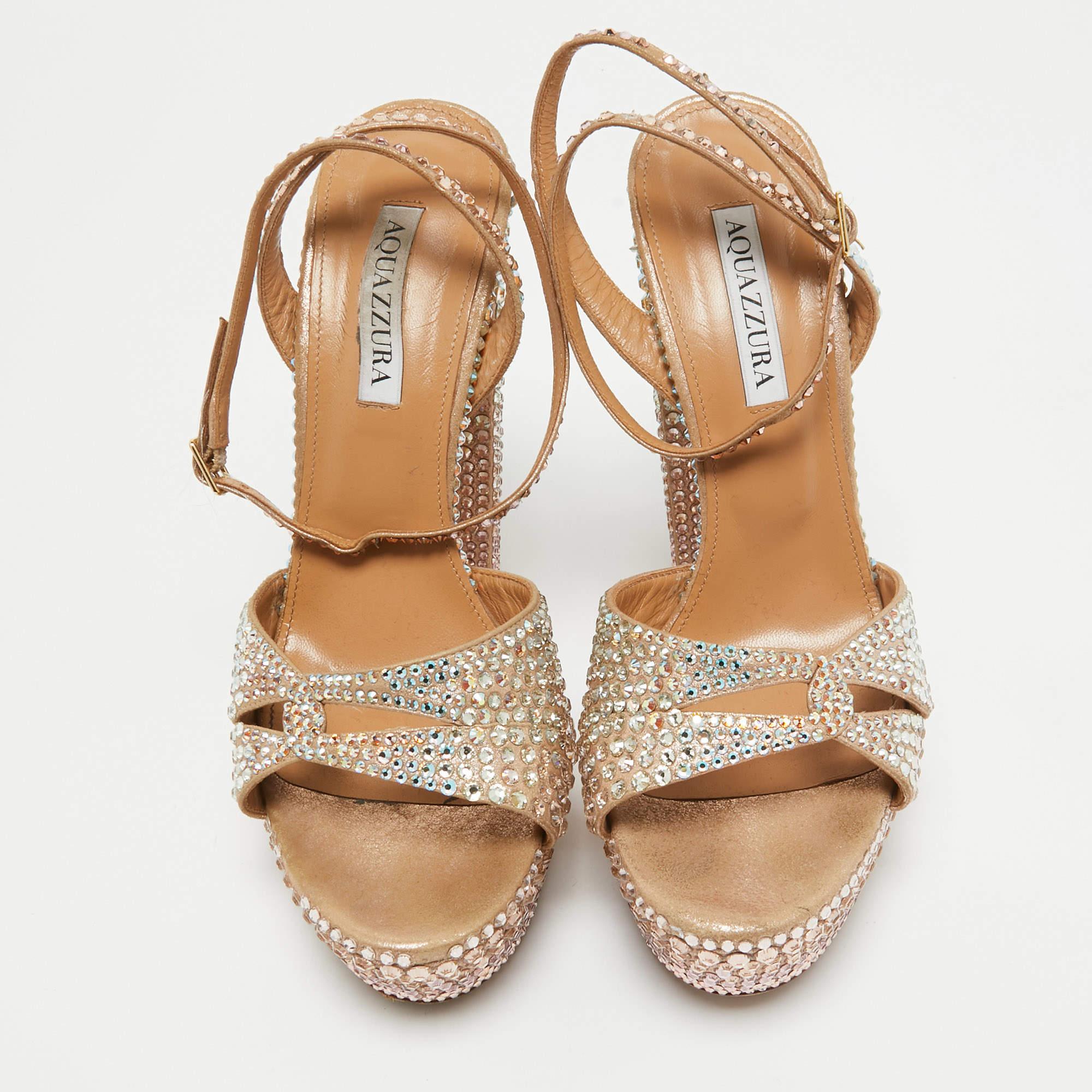 Aquazzura Sinner-Sandalen aus Leder in Roségold mit Kristallverzierung Größe 39 im Angebot 1