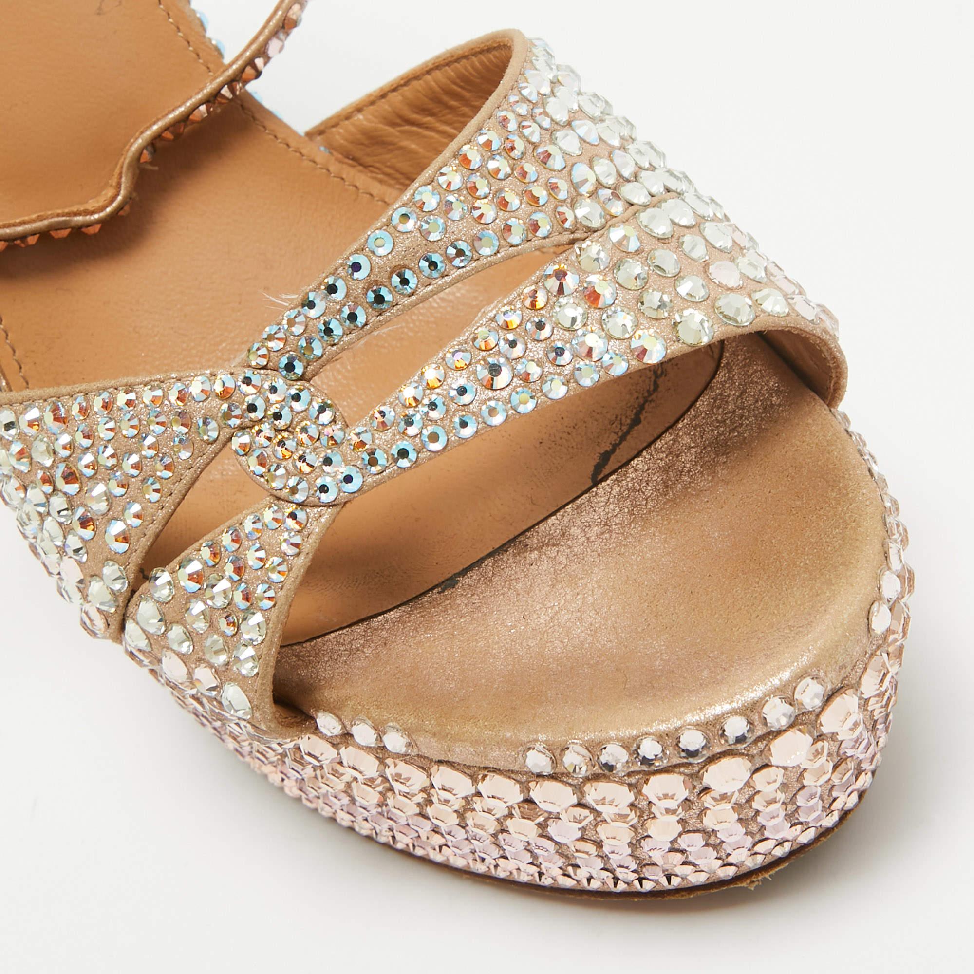 Aquazzura Sinner-Sandalen aus Leder in Roségold mit Kristallverzierung Größe 39 im Angebot 4