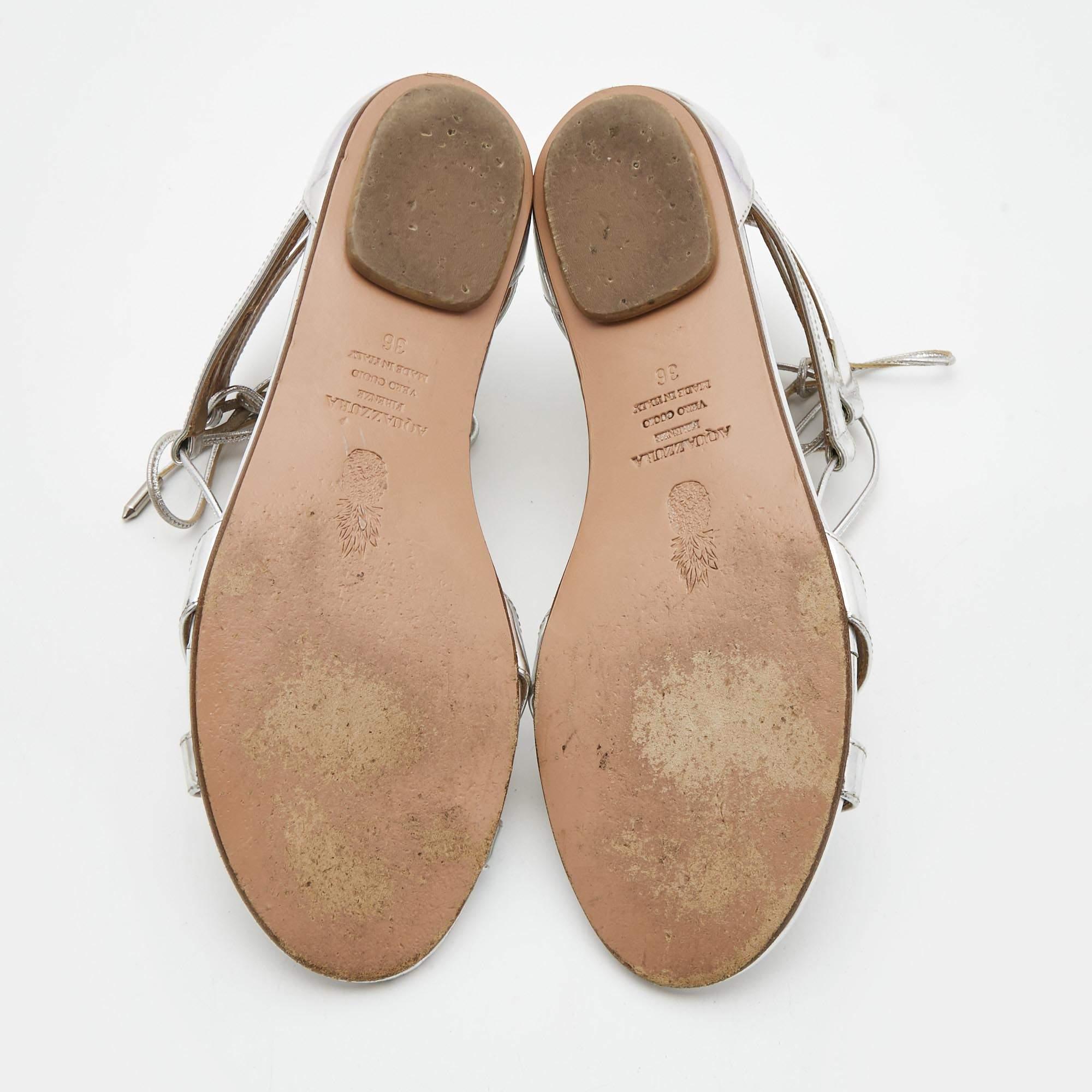 Aquazzura Sandali piatti in pelle argentata taglia 36 in vendita 1