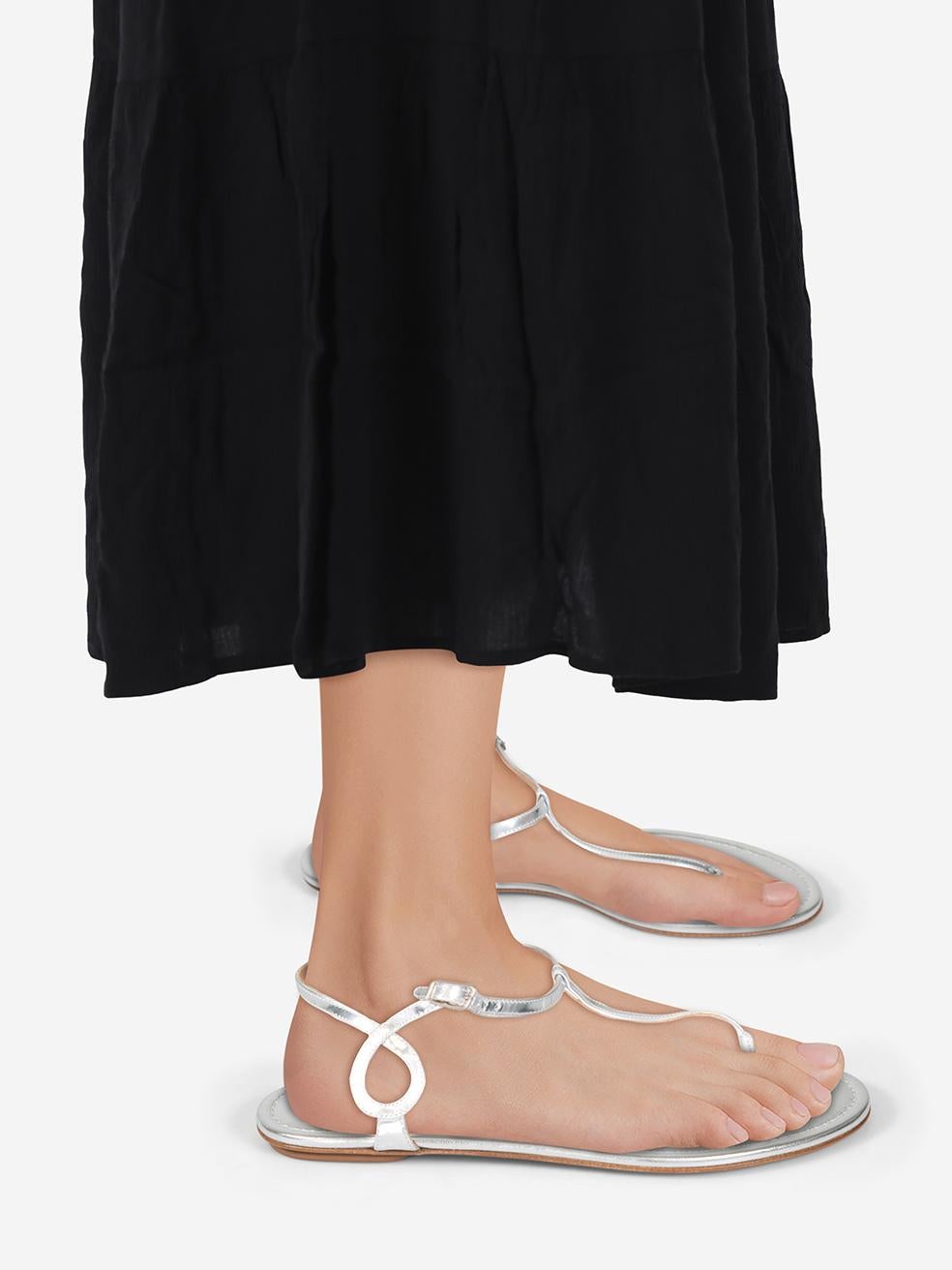 CONDITION is Never worn. No visible wear to the sandals is evident on this new Aquazzura designer resale item. This pair of shoes comes in the original dust bag.
 
 
 
 Details
 
 
 Silver
 
 Leather
 
 Sandals
 
 Thong strap
 
 Adjustable ankle