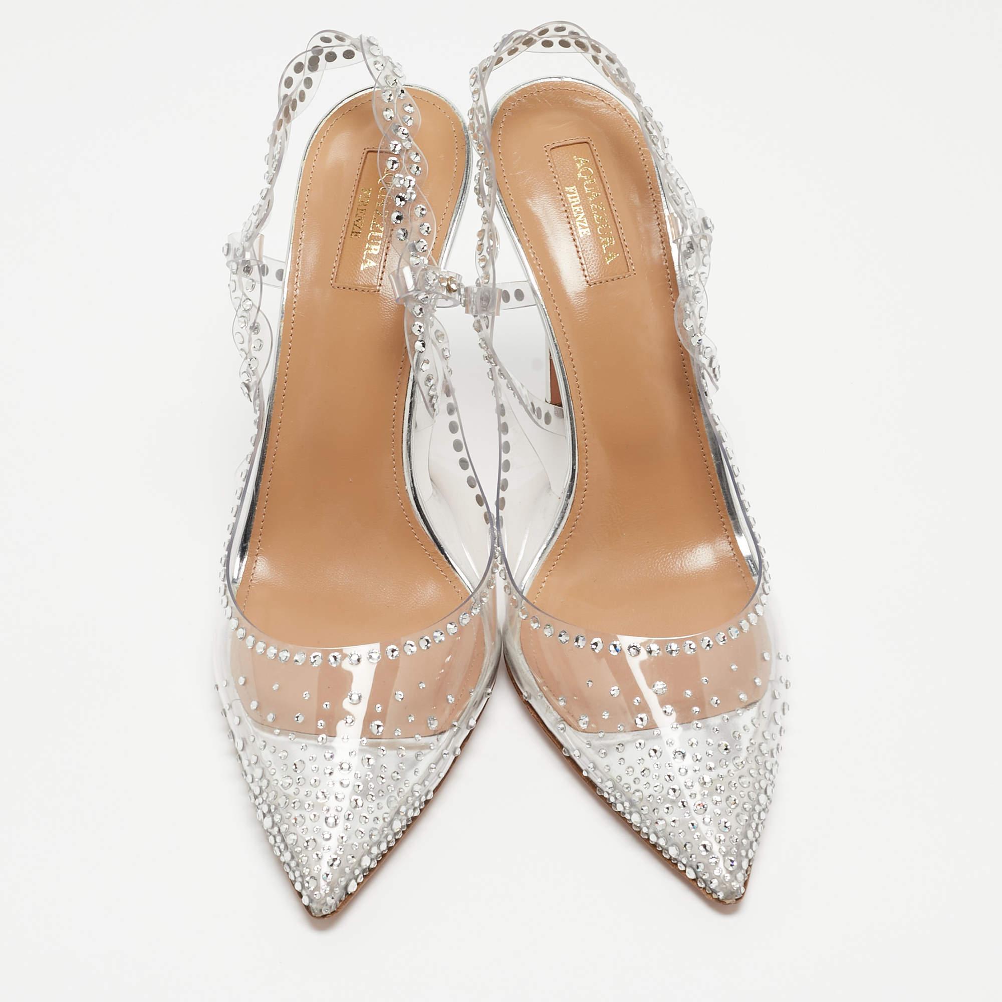 Beautiful and sophisticated, this pair of pumps from Aquazzura is a perfect alternative to your party heels. Rendered in PVC, the pair is styled with appealing embellishments and pointed toes. Complete with 12.5cm heels, team them with your ensemble