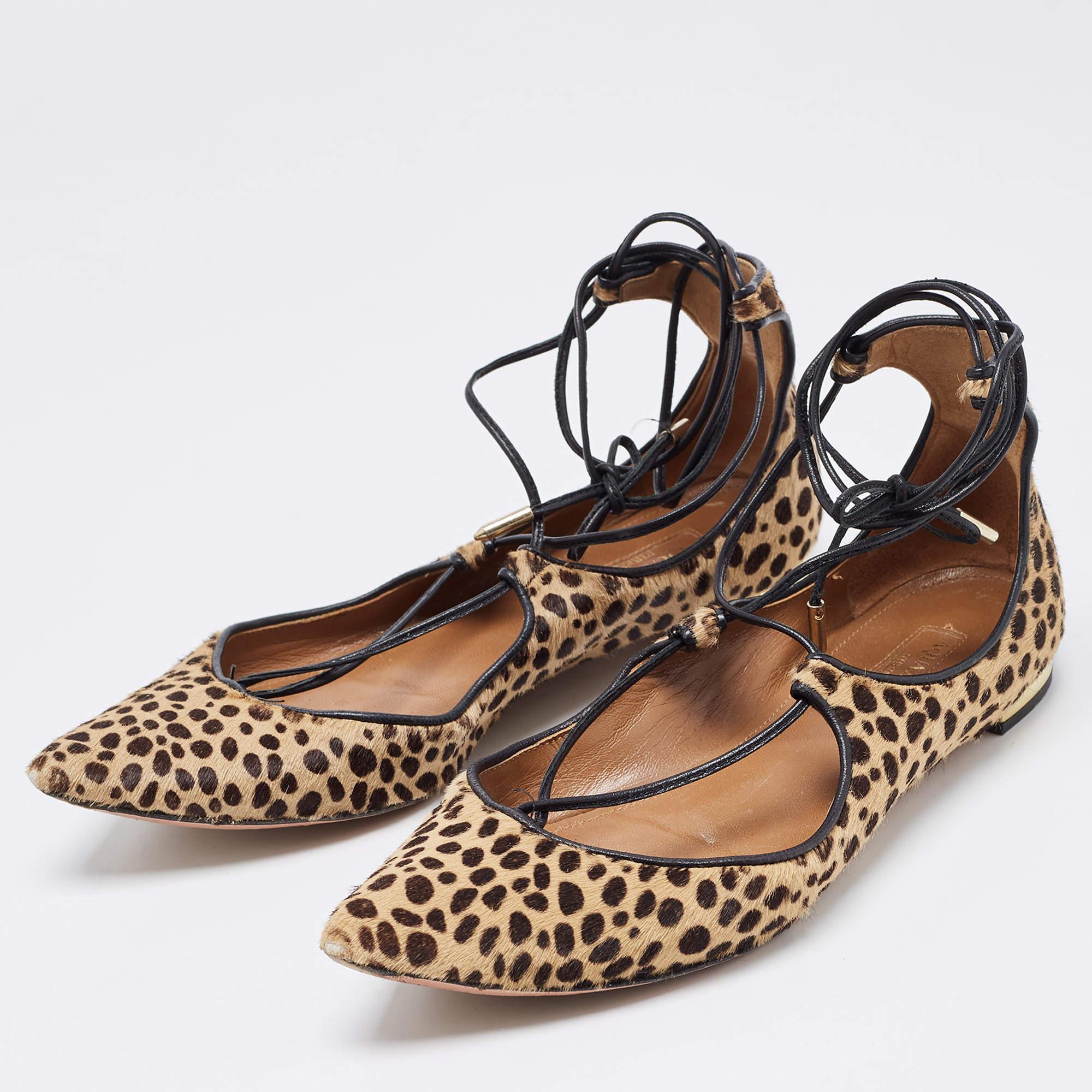 Step into sophistication and comfort with these Aquazzura flats for women. Exquisitely crafted these versatile shoes blend timeless elegance with everyday ease ensuring a stylish and relaxed stride.