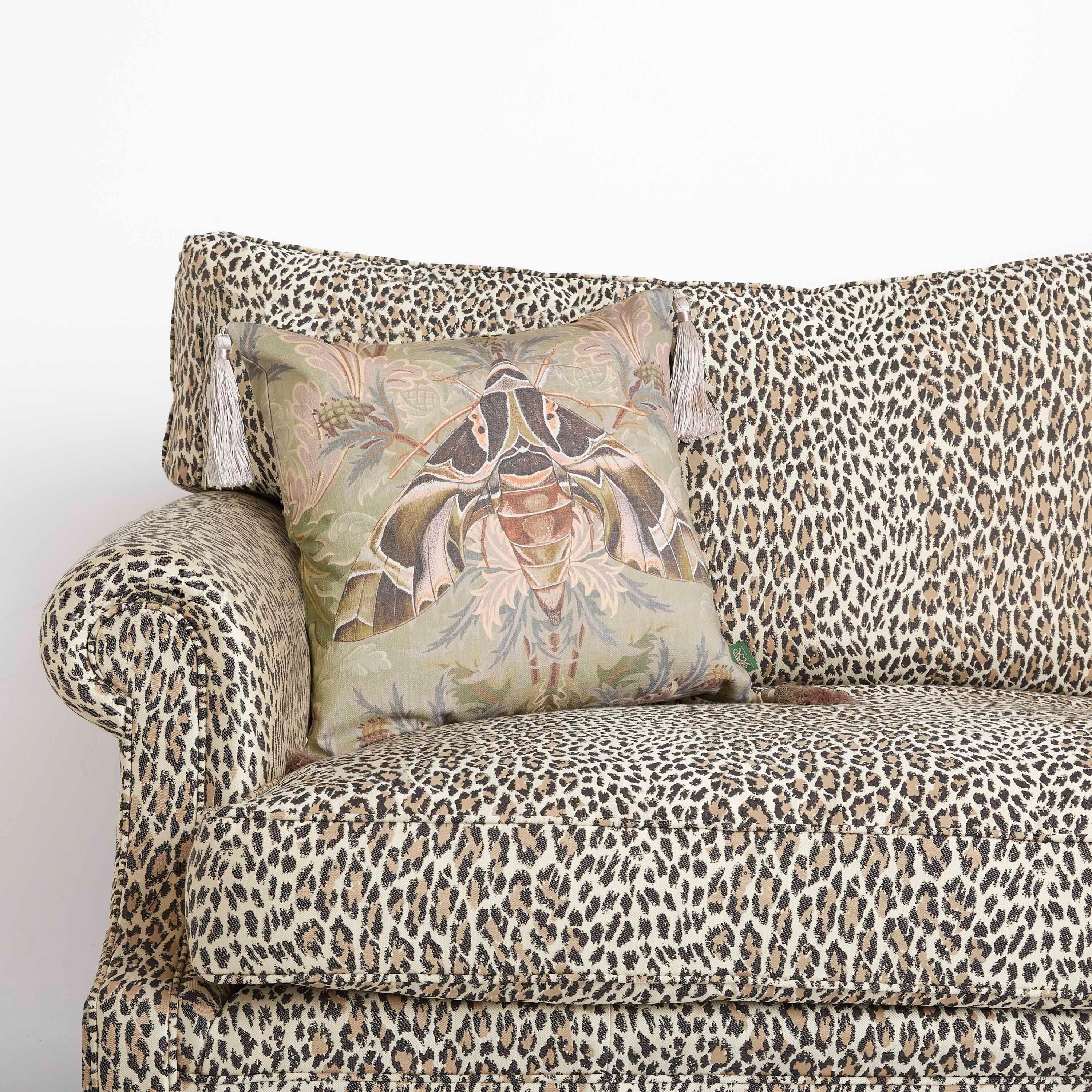 Européen Coussin à glands AQUIFOLIA, taille moyenne - Pomme en vente