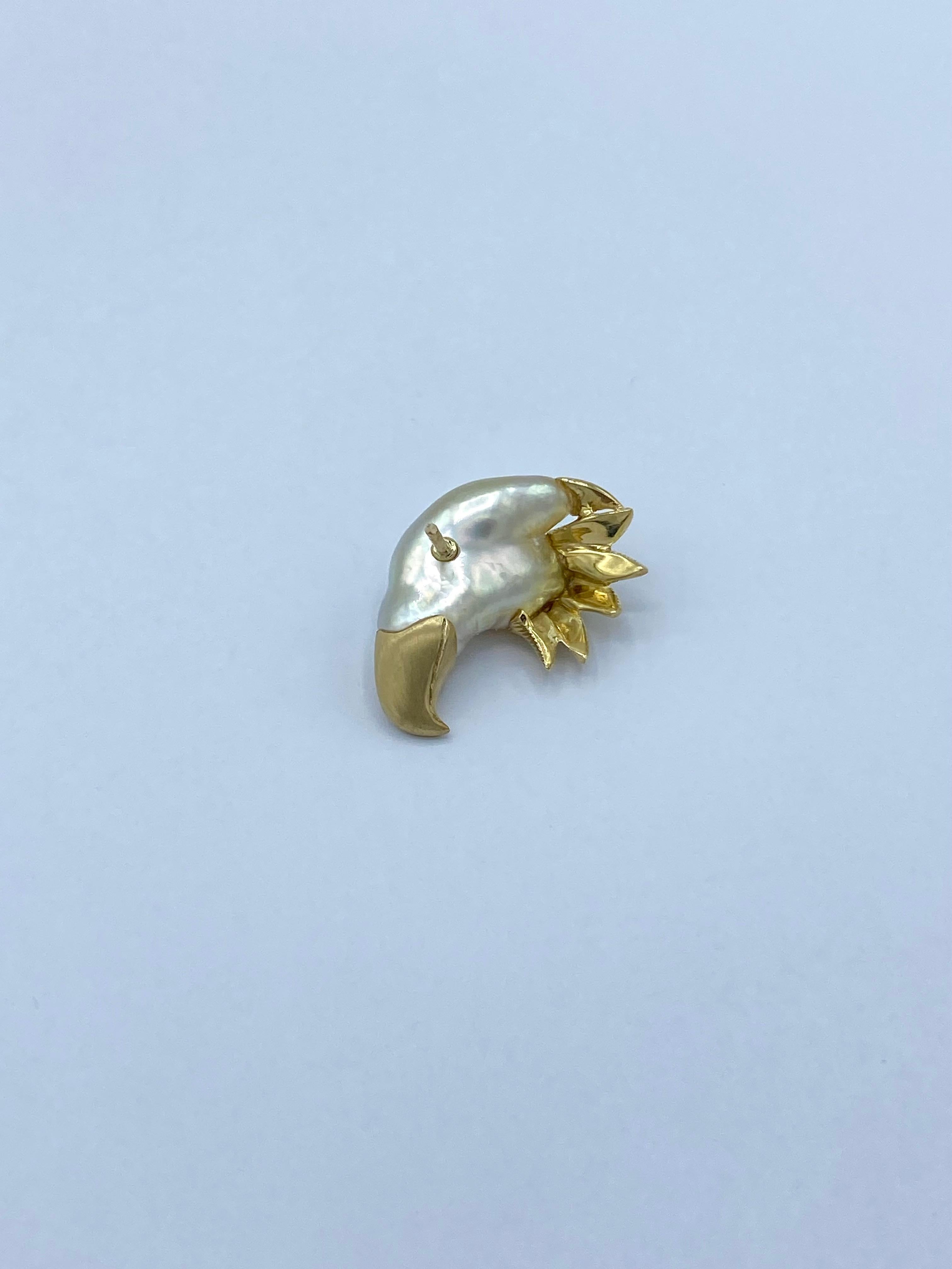 18Kt diamond and pearl keshi gold eagle jacket brooch In New Condition For Sale In Bussolengo, Verona
