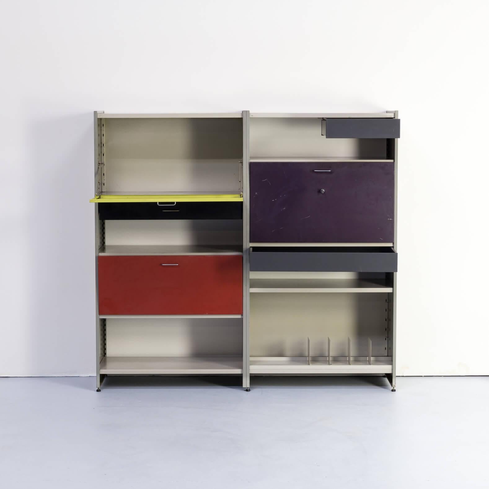 A.R. Cordemeijer / L. Holleman model 5600 wall unit for Gispen. Modular metal storage furniture that could be assembled to the buyers own believe. It was modular to be chosen. The 5600 system improved and expanded the 663 storage furniture designed