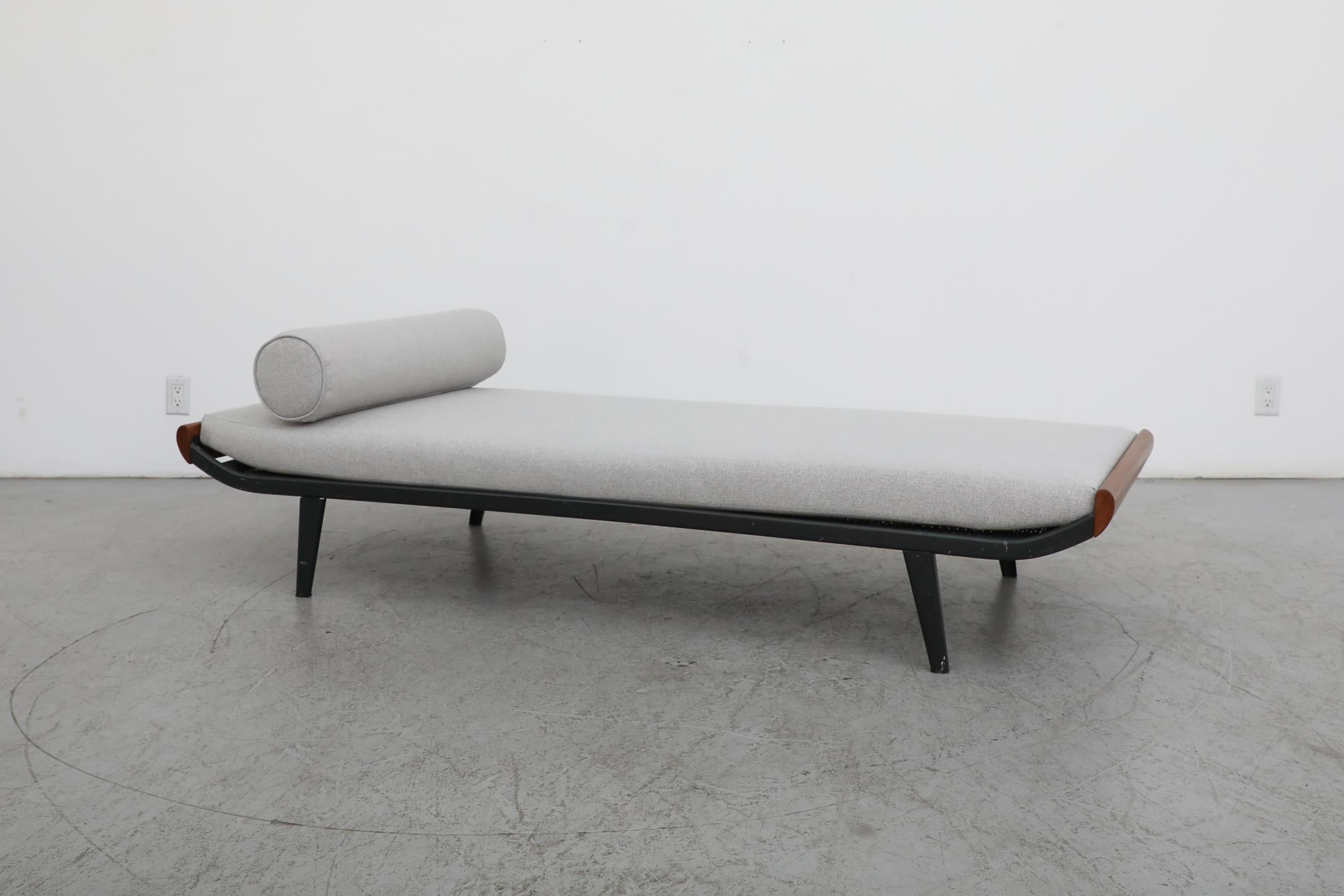 A.R. Schmales Cordemeyer-Tagesbett „Cleopatra“ mit Matratte und Bolster (Emailliert) im Angebot