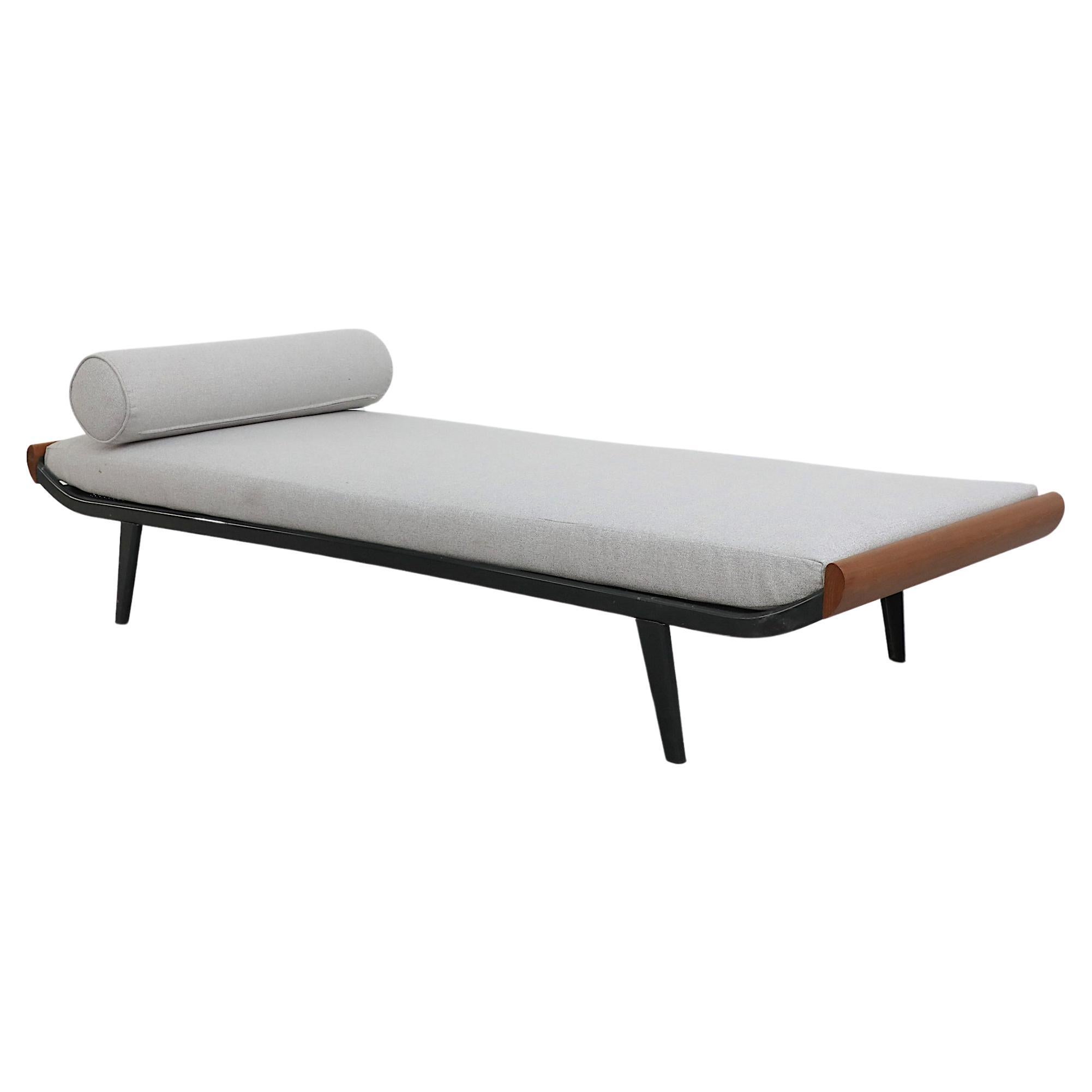 A.R. Méridienne étroite Cléopâtre avec matelas et traversin de Cordemeyer en vente