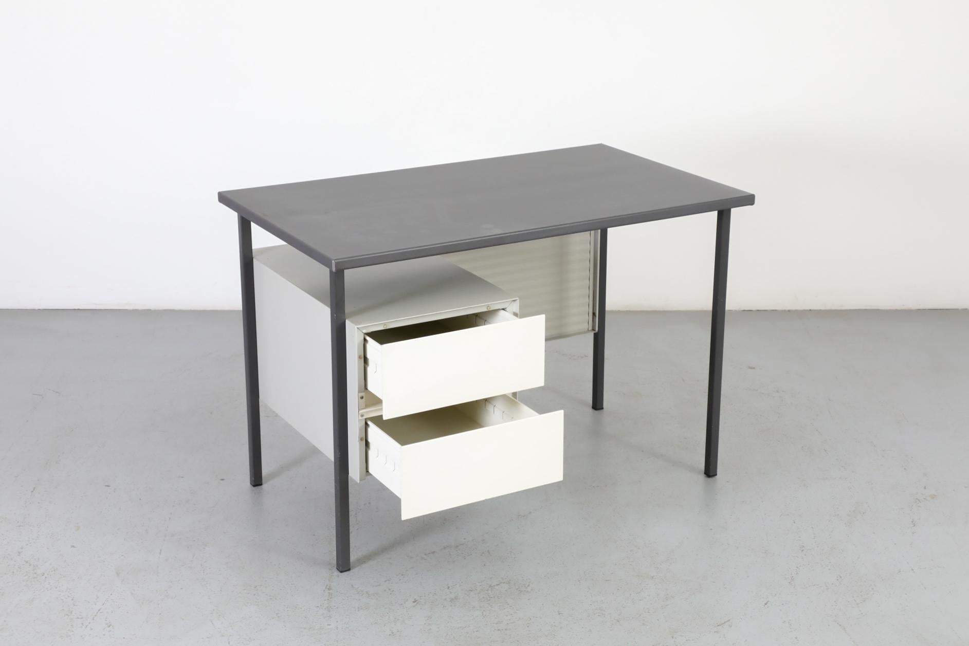A.R. Cordemeyer für Gispen „3803“ Schreibtisch oder Schminktisch mit Linoleumplatte im Angebot 2