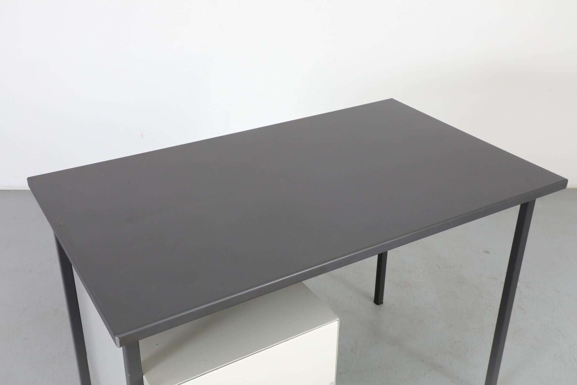 A.R. Cordemeyer für Gispen „3803“ Schreibtisch oder Schminktisch mit Linoleumplatte im Angebot 3