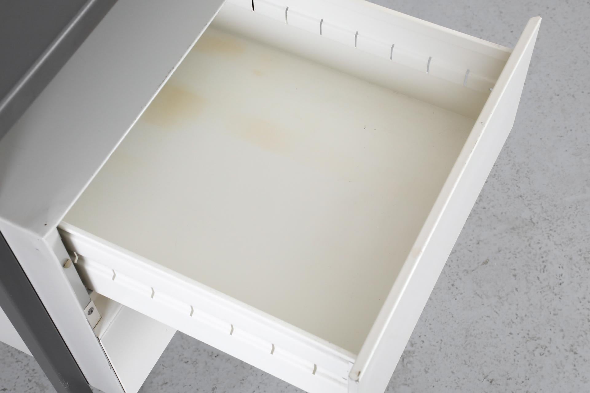 A.R. Cordemeyer für Gispen „3803“ Schreibtisch oder Schminktisch mit Linoleumplatte im Angebot 7