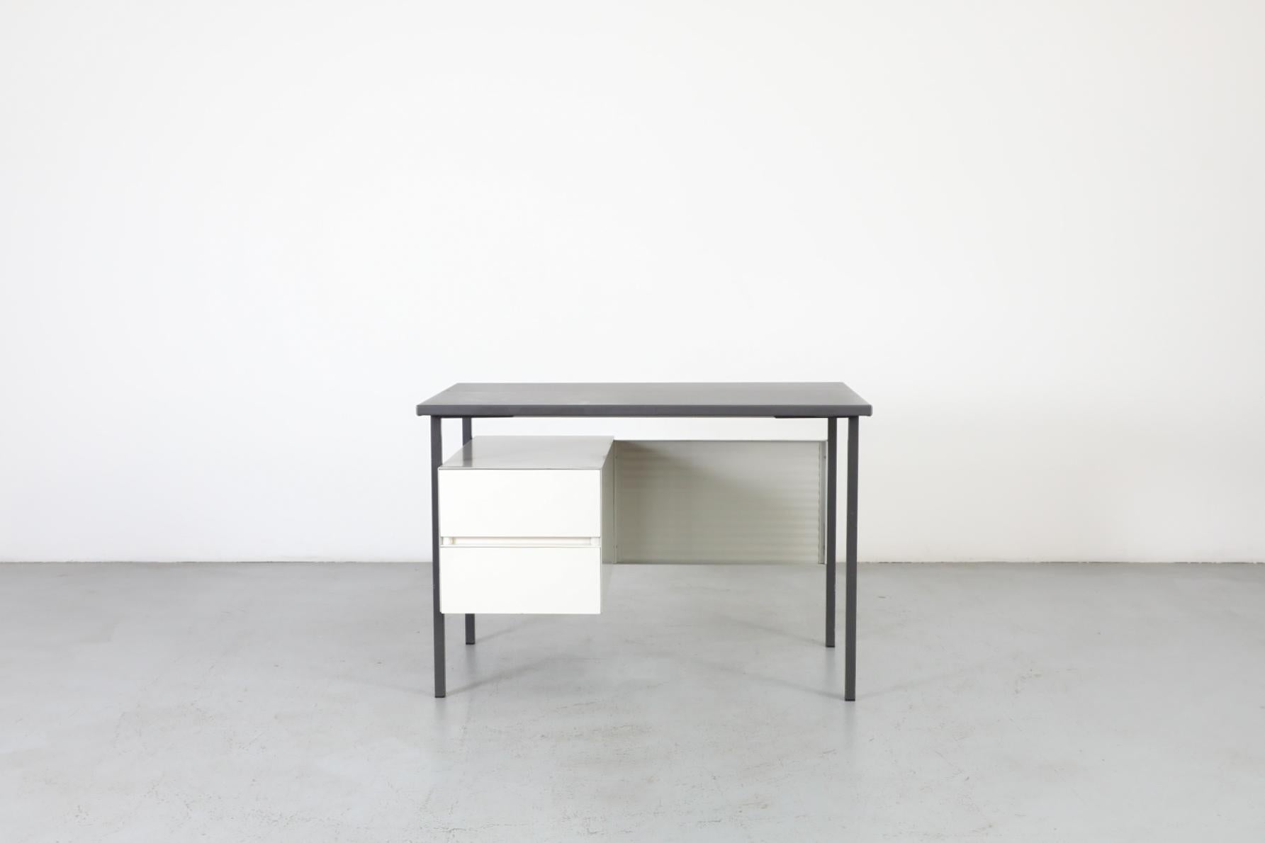 A.R. Cordemeyer für Gispen „3803“ Schreibtisch oder Schminktisch mit Linoleumplatte (Industriell) im Angebot