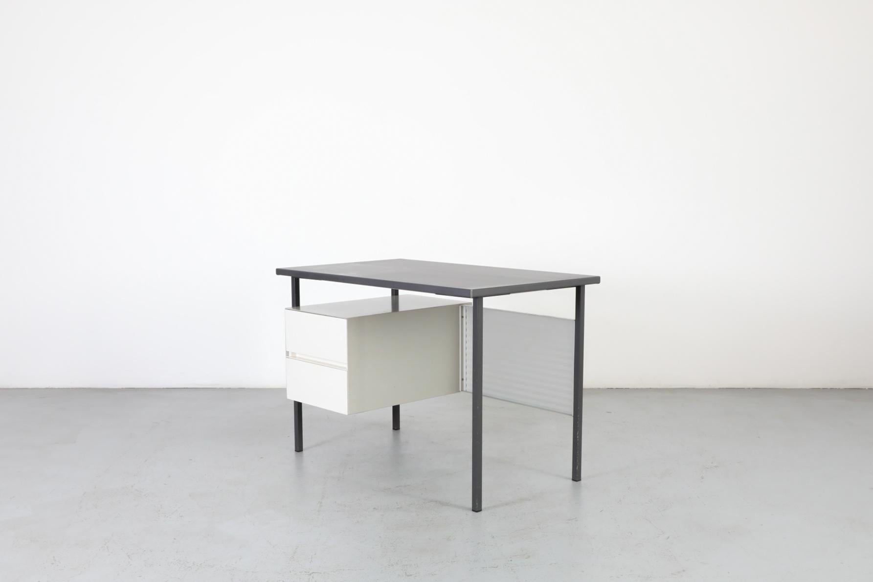A.R. Cordemeyer für Gispen „3803“ Schreibtisch oder Schminktisch mit Linoleumplatte (Niederländisch) im Angebot
