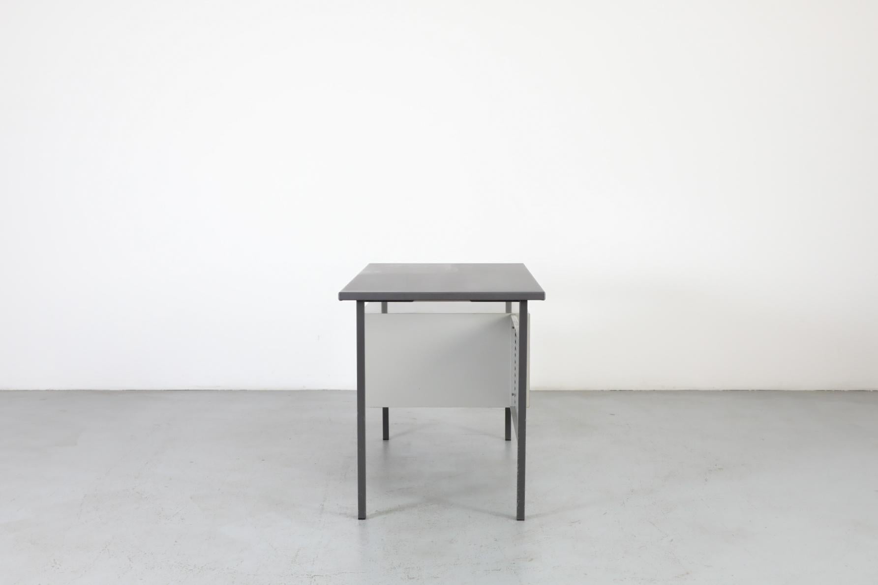A.R. Cordemeyer für Gispen „3803“ Schreibtisch oder Schminktisch mit Linoleumplatte (Emailliert) im Angebot