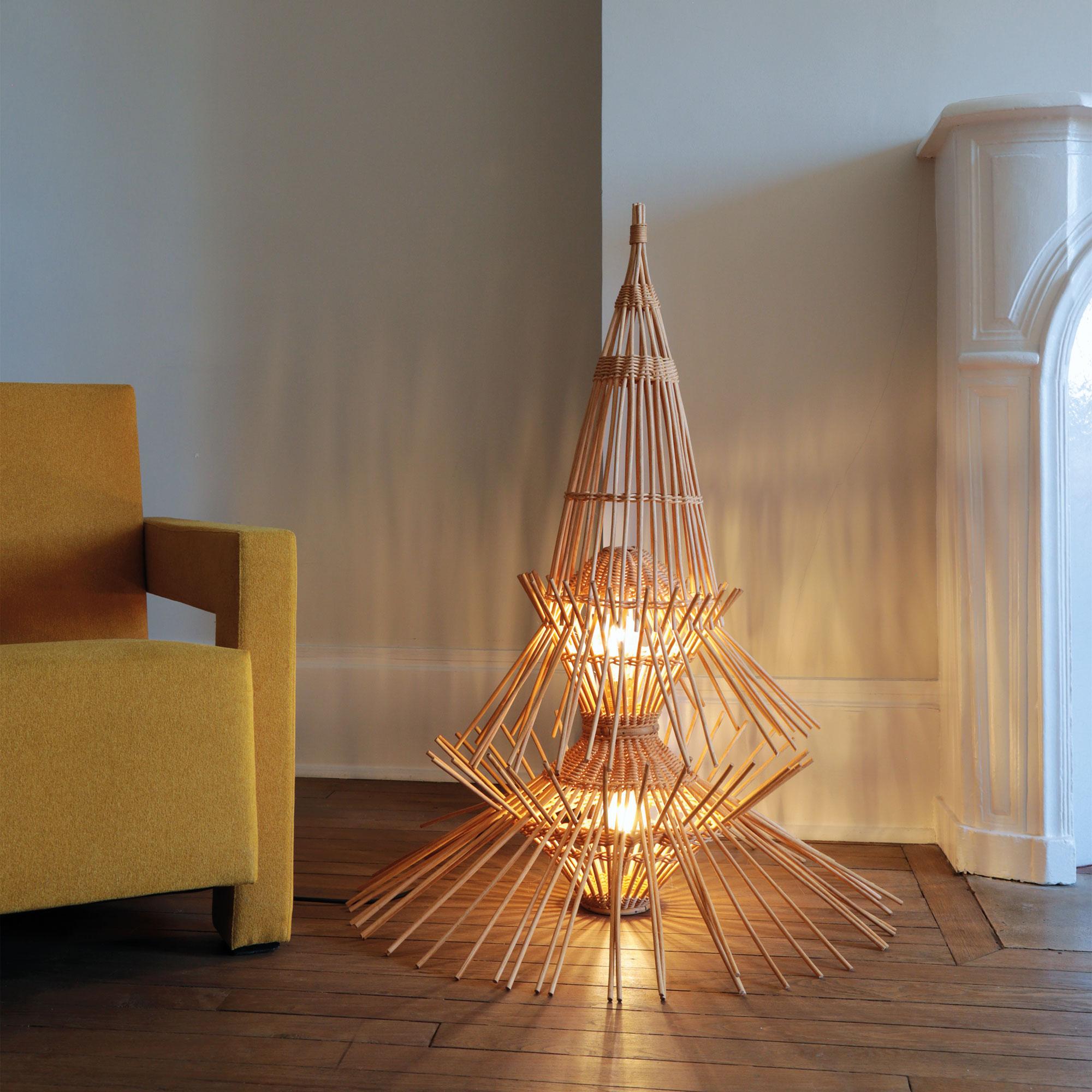 Lampe à poser AR65 par Disderot
Édition limitée. 
Conçu par Janine Abraham et Dirk Jan ROL.
Dimensions : Ø 70 x H 90 cm : Ø 70 x H 90 cm.
MATERIAL : Rotin.

Livré avec un certificat d'authentification. Fabriqué en France. Des finitions