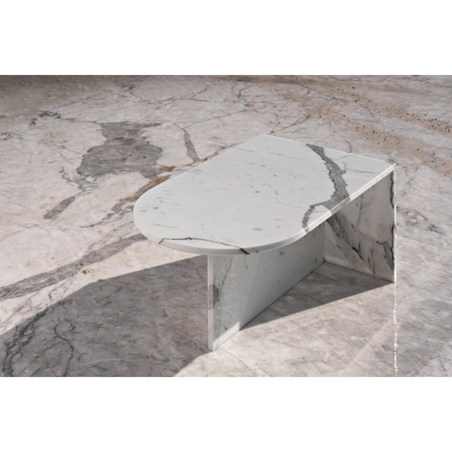 Ara marble coffee table by Edition Club
Edition 6 of 6
Dimensions: L 90 x W 55 x H 40 cm
Materials: Features Arabascato marble direct from the hills of Carrara
65 kgs

Arabascato marble direct from the hills of Carrara, Italy with its