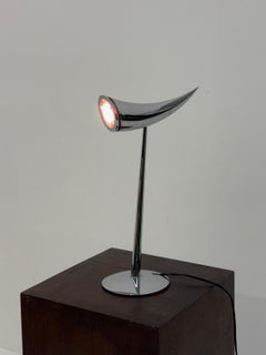 Lampe de table Ara, créée par Philippe Starck pour Flos en 1988