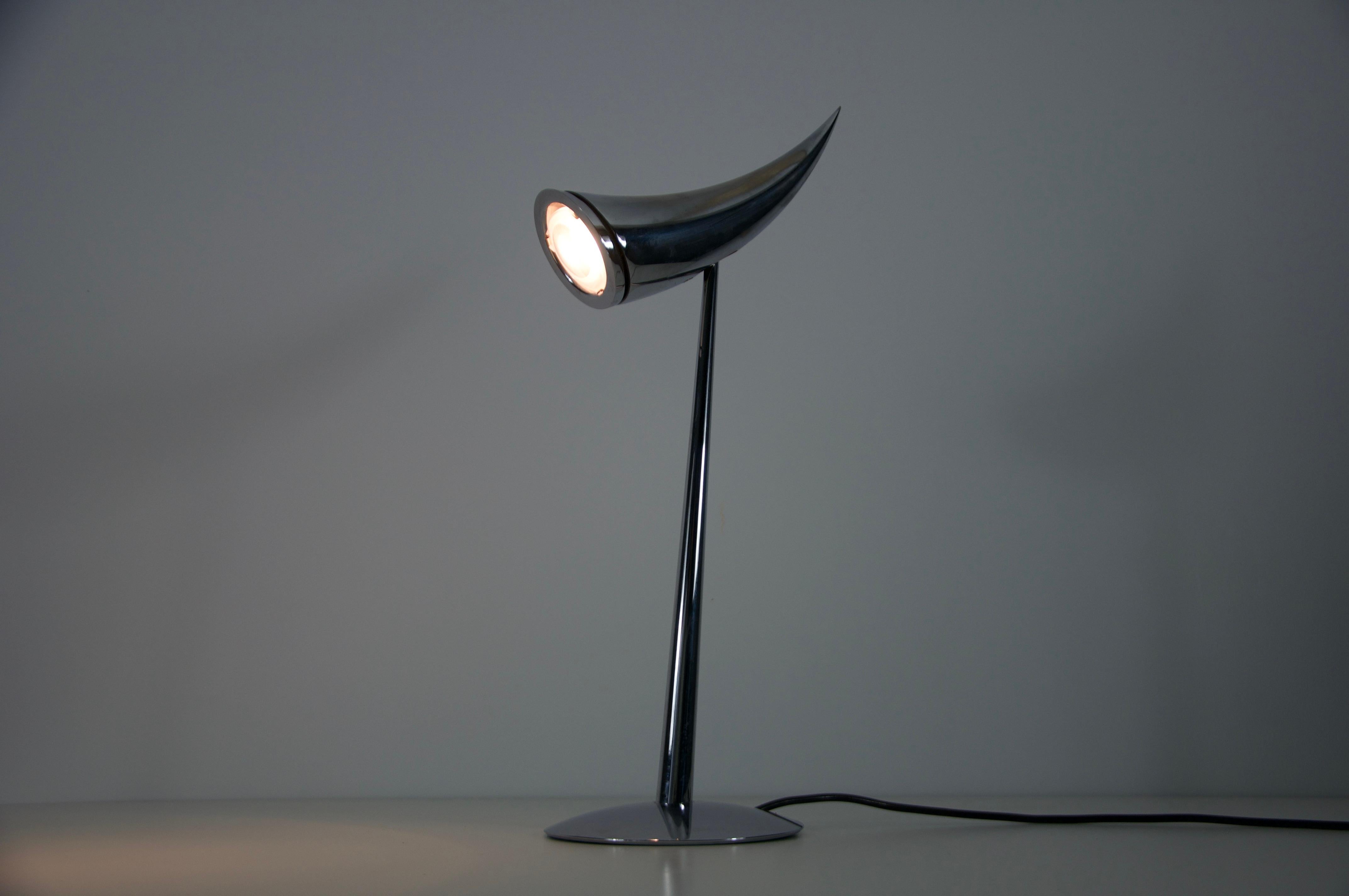 Ara Lámpara de sobremesa de Philippe Starck para Flos, 1988, Italia Moderno de mediados de siglo en venta