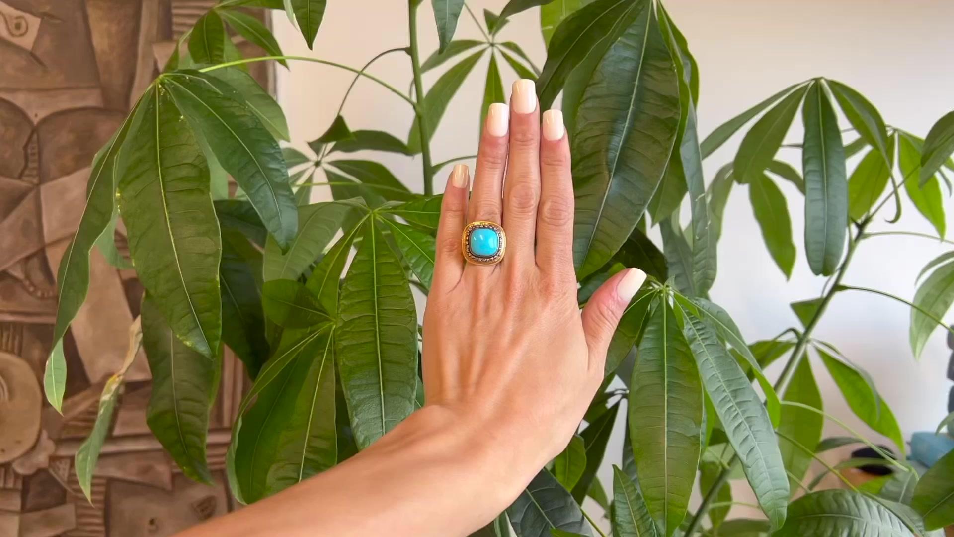 Ein ARA Türkis Diamant 24 Karat Gelbgold Silber Dornröschen Cocktail Ring. Mit einem Stück Türkis. Akzentuiert durch 26 runde Diamanten im Brillantschliff mit einem Gesamtgewicht von ca. 0,40 Karat, eingestuft als nahezu farblos, Reinheit I1.
