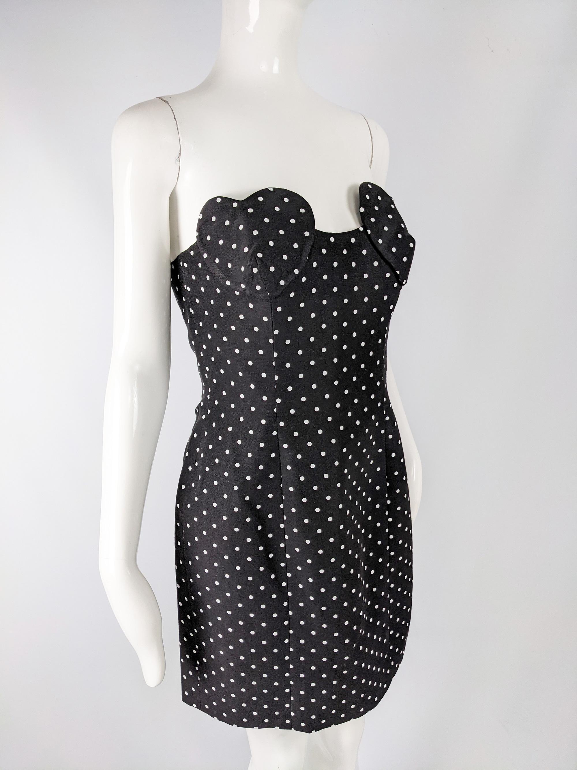 Arabella Pollen 1980s Vintage Love Heart Sculptural Bust Dress In Excellent Condition In Doncaster, South Yorkshire