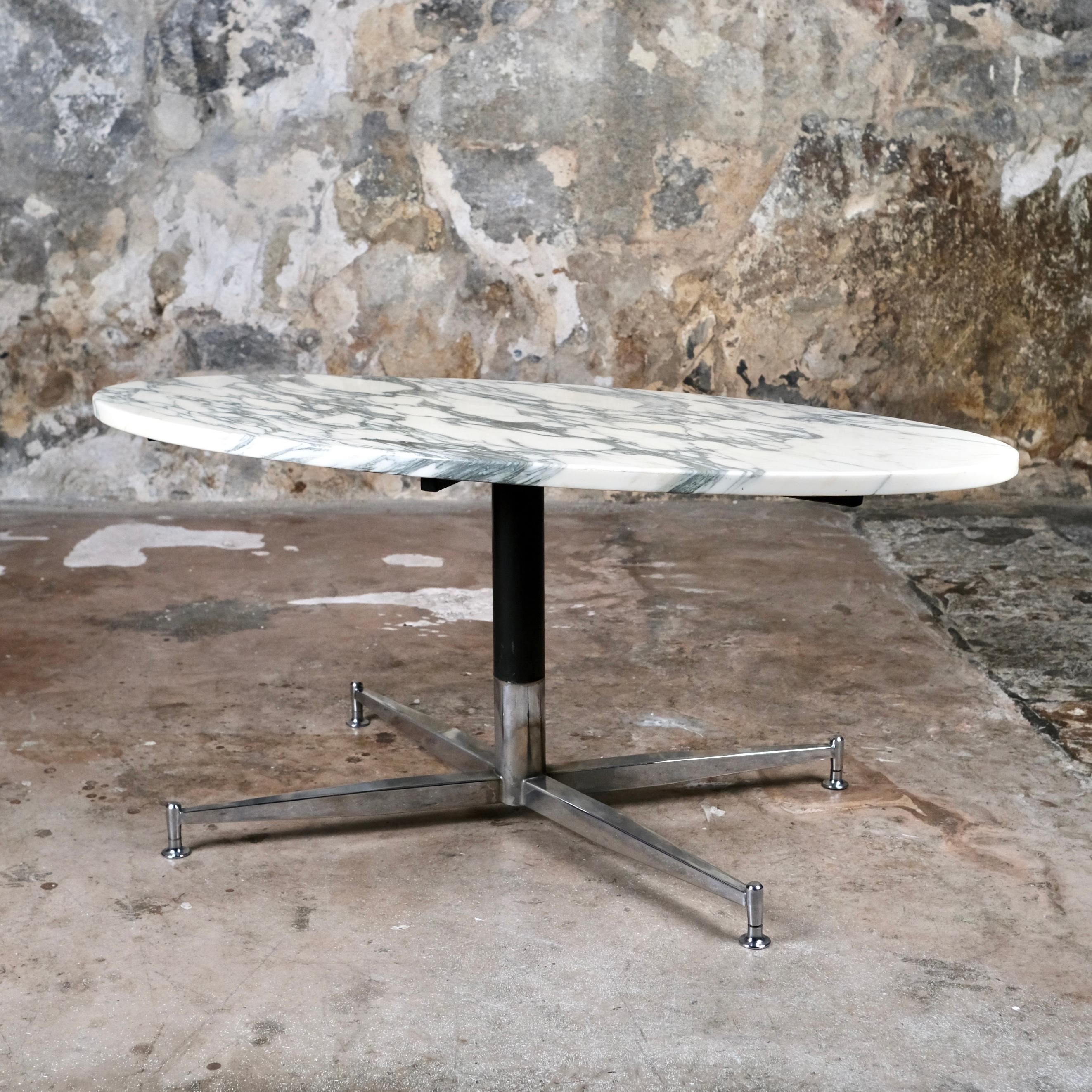 Ère spatiale Table basse Arabescato de Michel Kin pour Arflex, Italie, années 1960