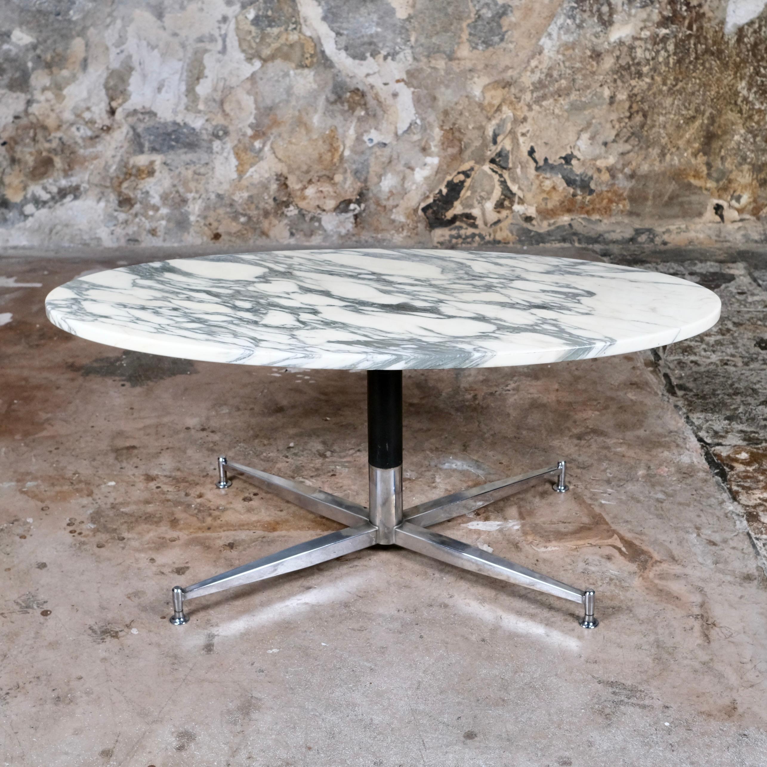 Métal Table basse Arabescato de Michel Kin pour Arflex, Italie, années 1960