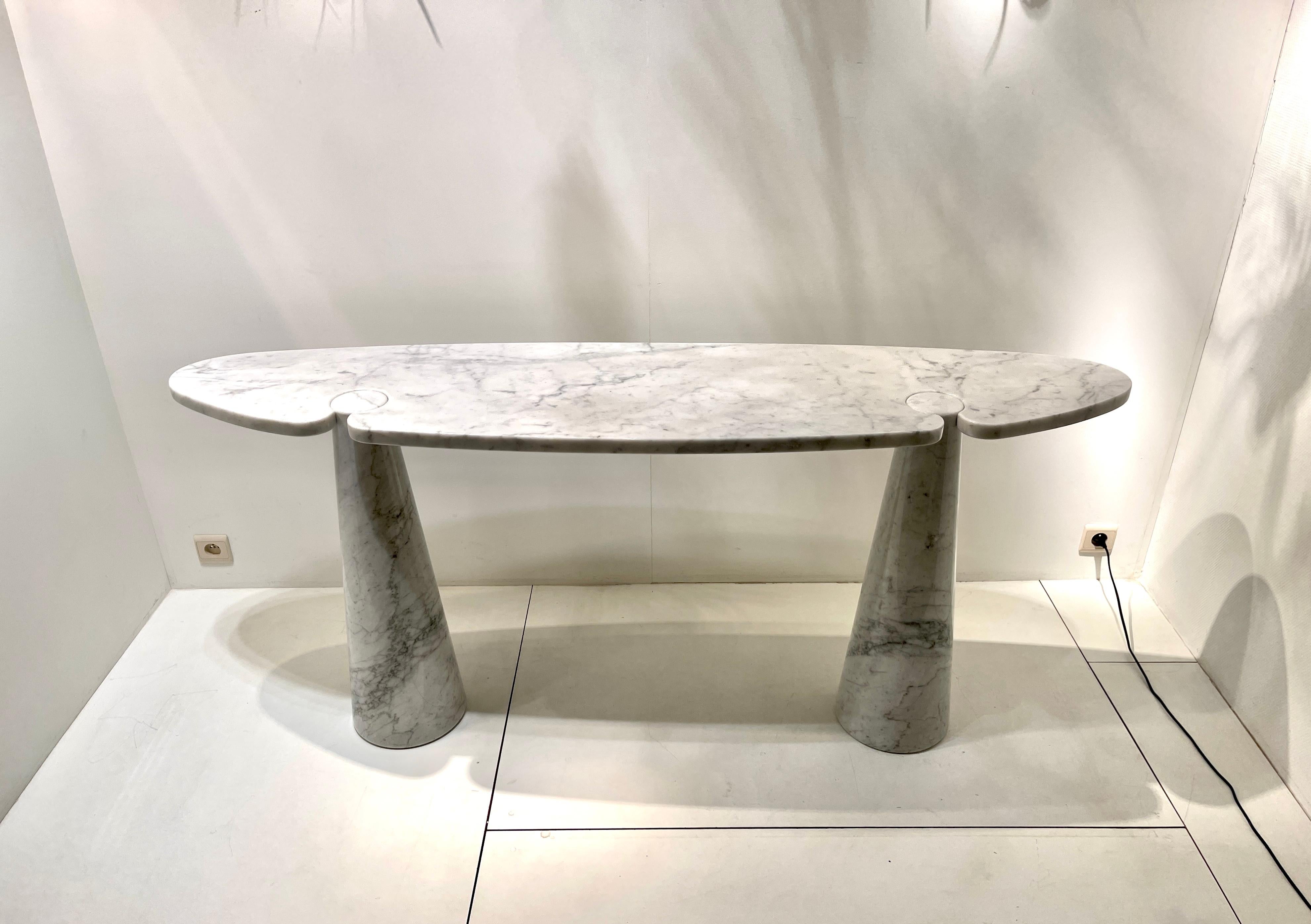 
Arabescato marble console by Angelo Mangiarotti for Ed.Skipper, Italy 1970
Editor by Skipper Italy, 1970 (see sticker)
The veins of the top are really stunning with some yellow streaks that add even more beauty to the pattern.
This console table is