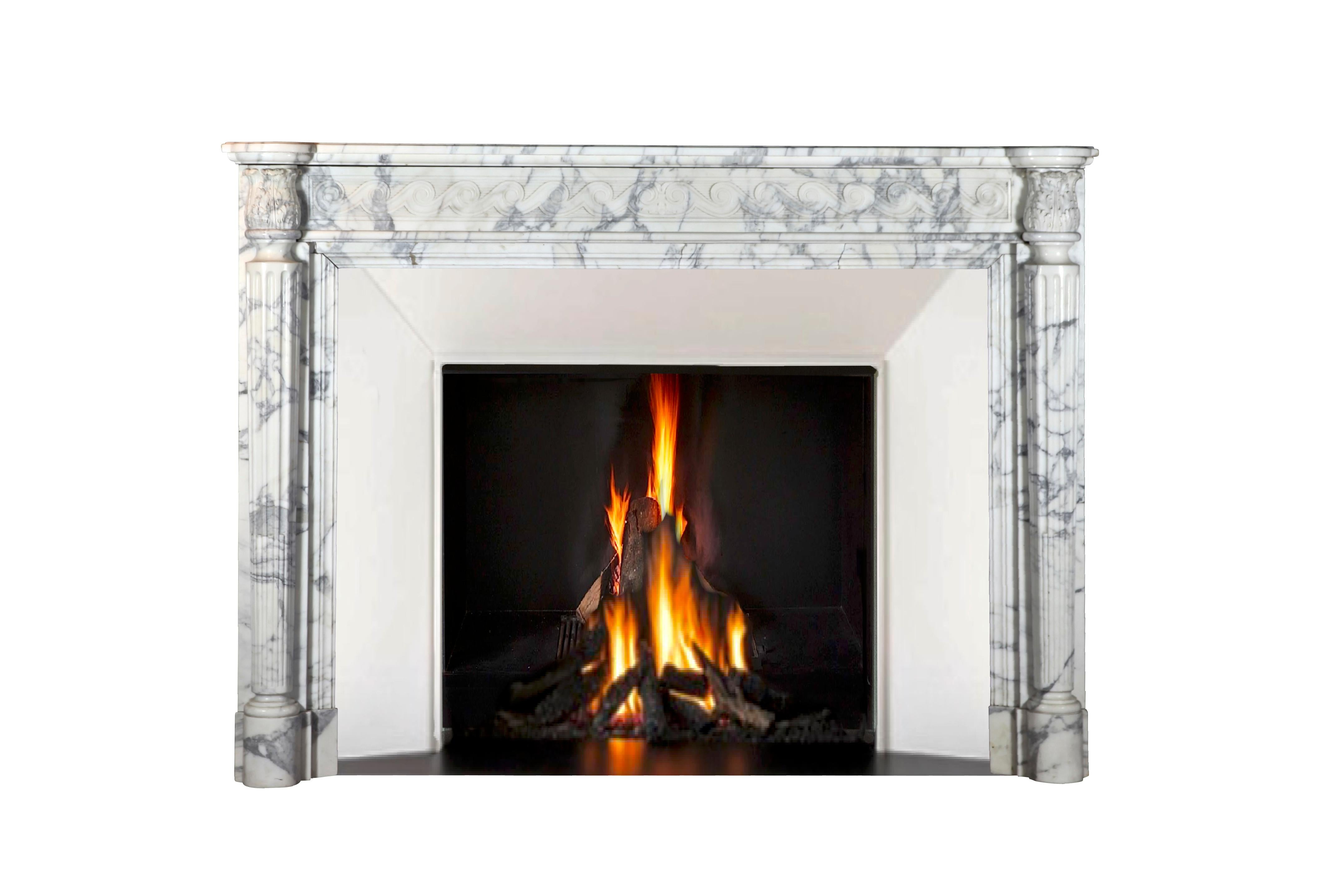 Revestimiento De Chimenea De Mármol Arabescato Para Un Interior Elegante Luis XVI en venta